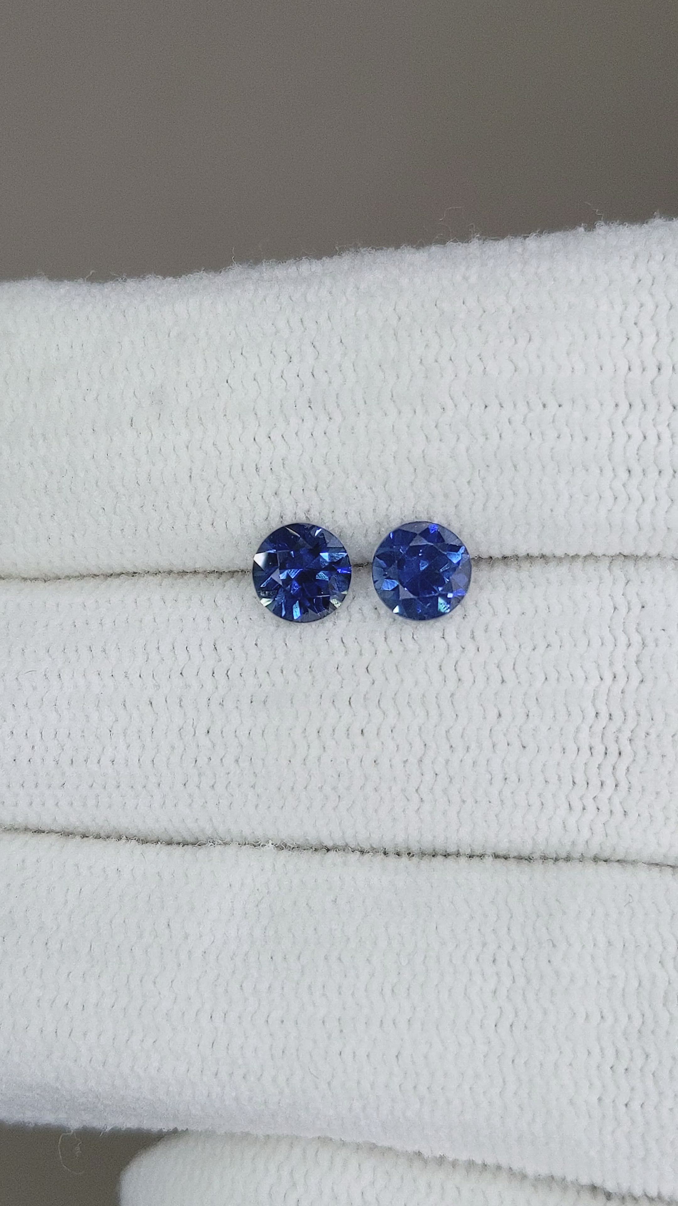 0.91&nbsp;Ct.Tw.Total Carat Weight Blue Sapphire Pair from Ceylon (Sri Lanka) Size Video