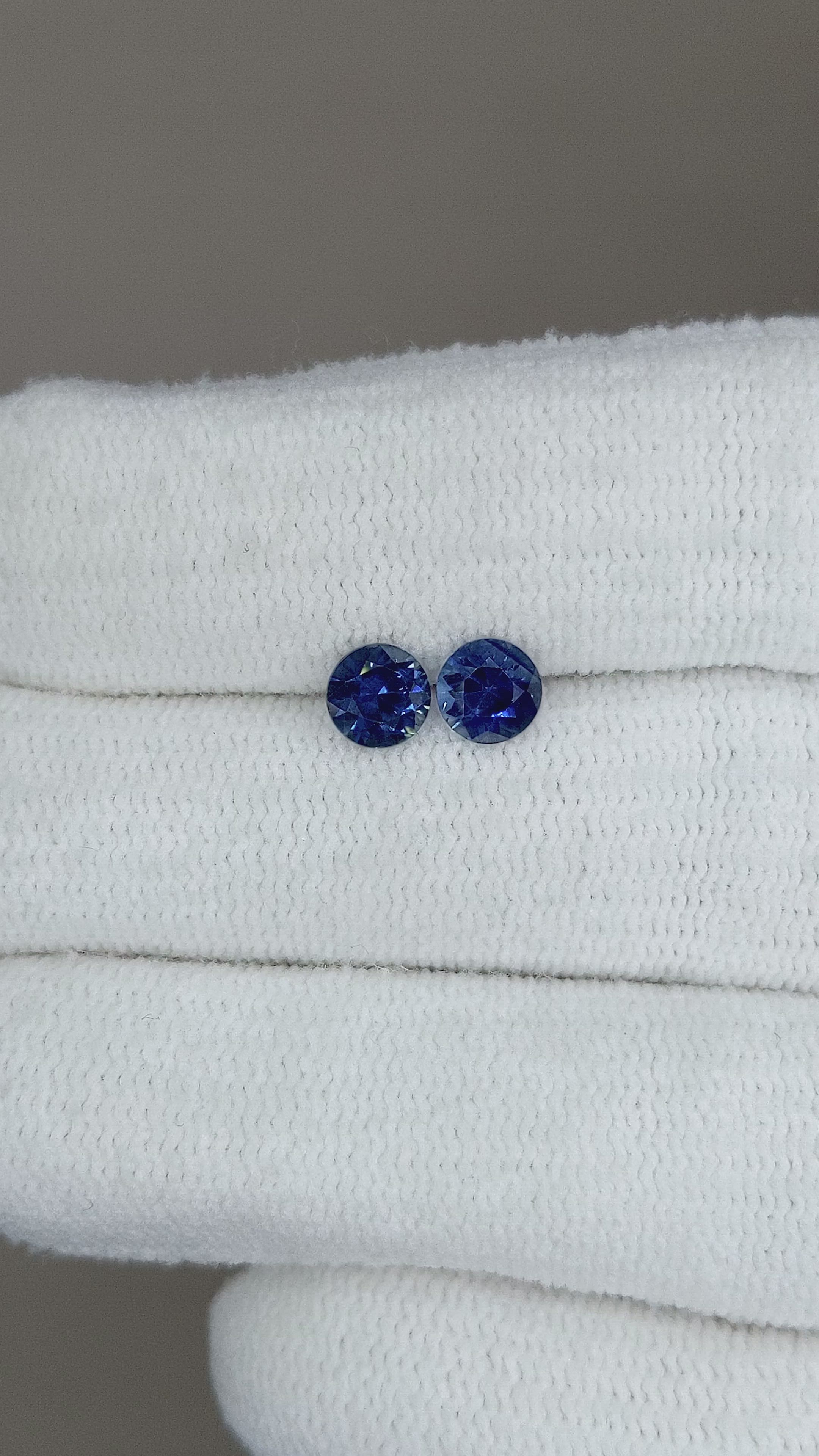 0.95&nbsp;Ct.Tw.Total Carat Weight Blue Sapphire Pair from Ceylon (Sri Lanka) Size Video