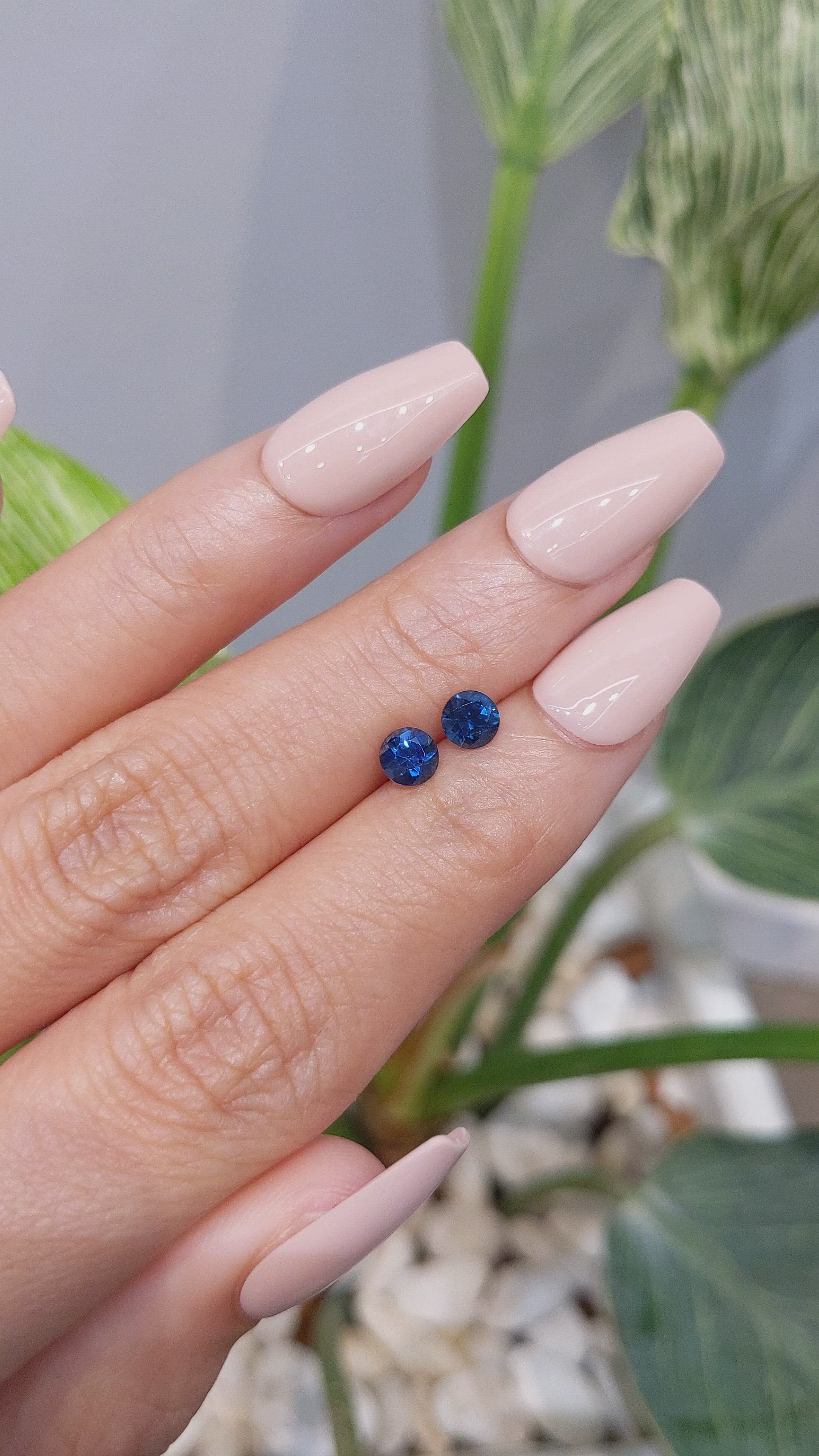 0.95&nbsp;Ct.Tw.Total Carat Weight Blue Sapphire Pair from Ceylon (Sri Lanka) Size Video