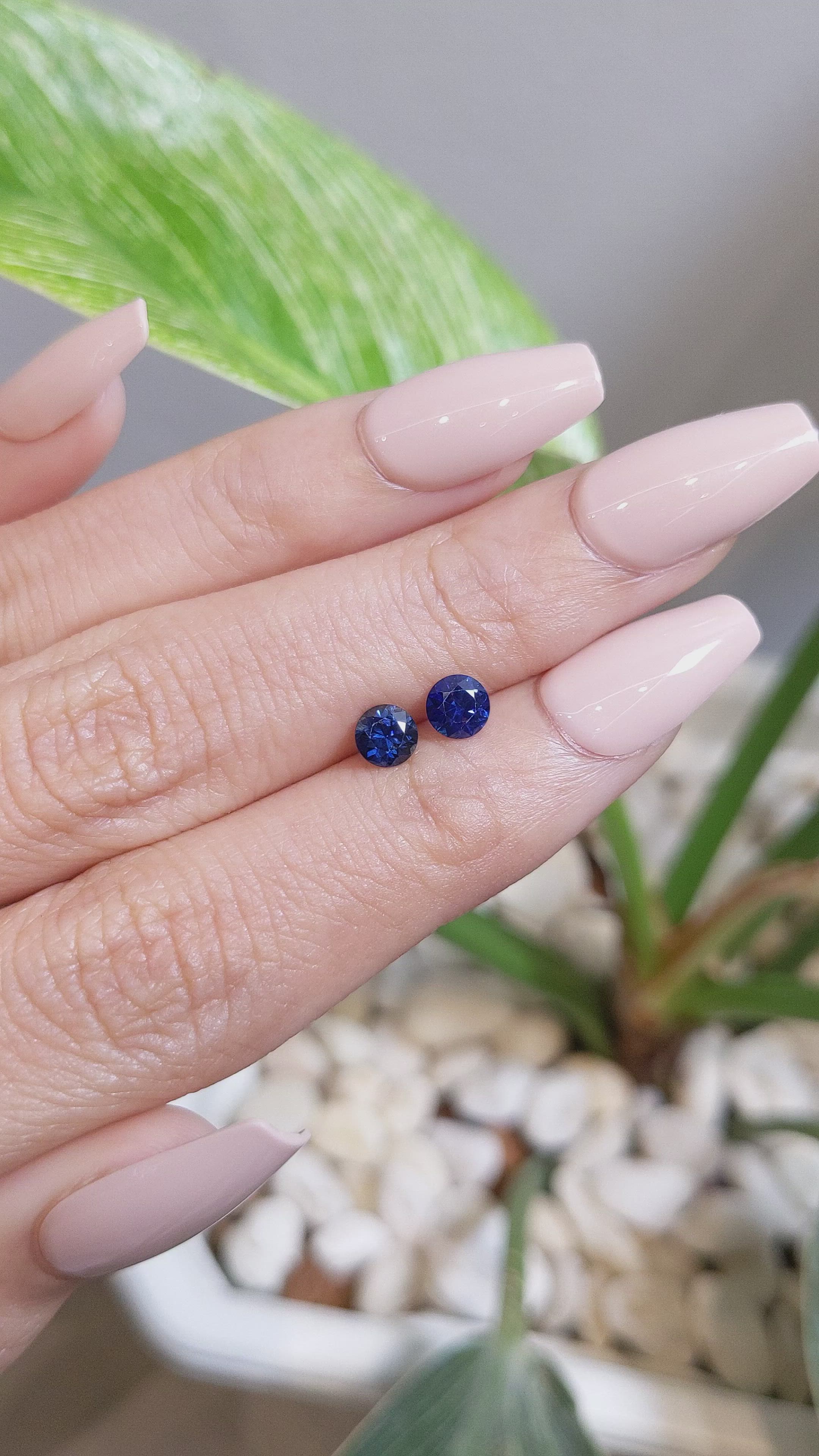 1.01&nbsp;Ct.Tw.Total Carat Weight Blue Sapphire Pair from Ceylon (Sri Lanka) Size Video