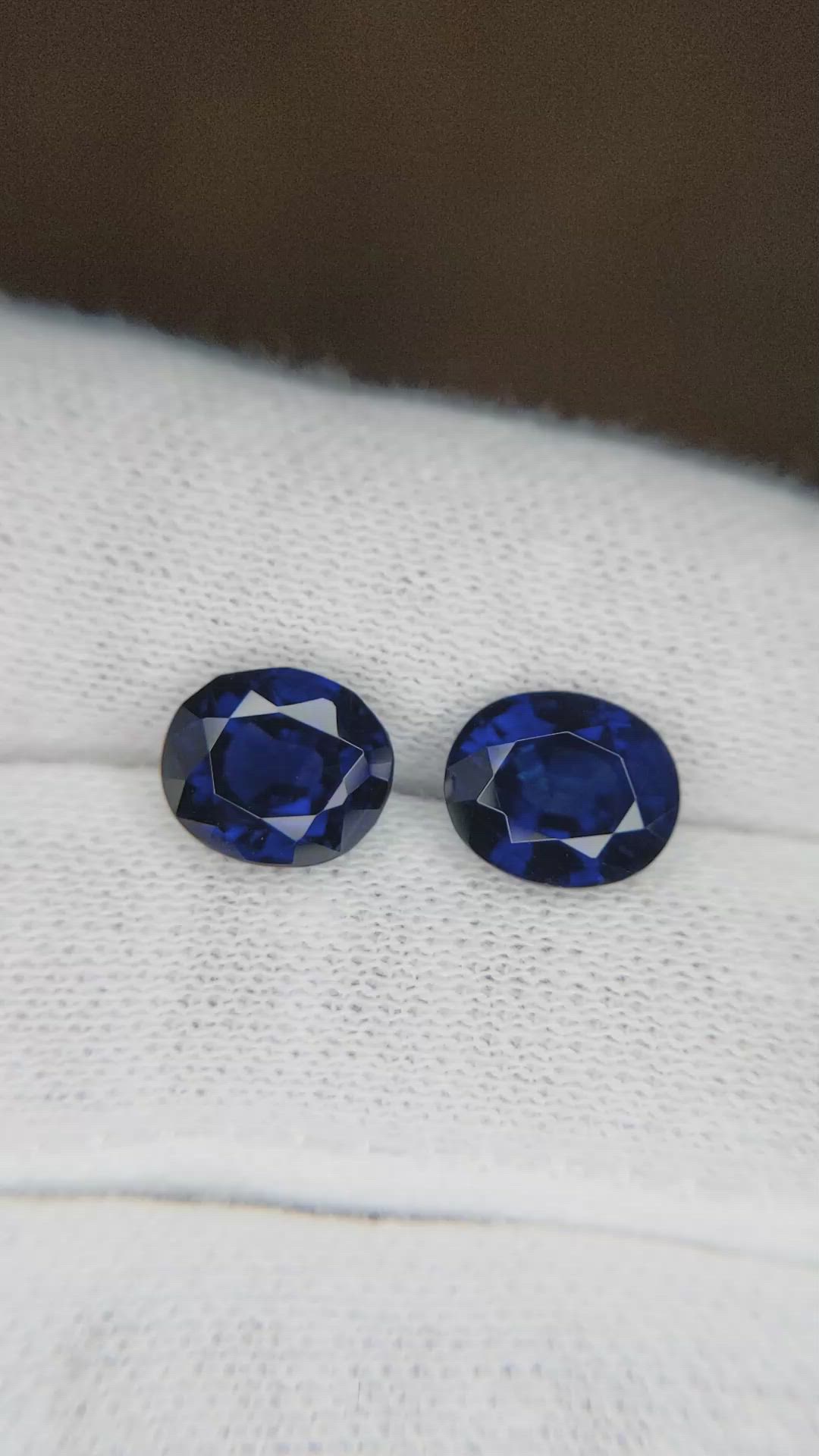 4.80&nbsp;Ct.Tw.Total Carat Weight Blue Sapphire Pair from Ceylon (Sri Lanka) Size Video