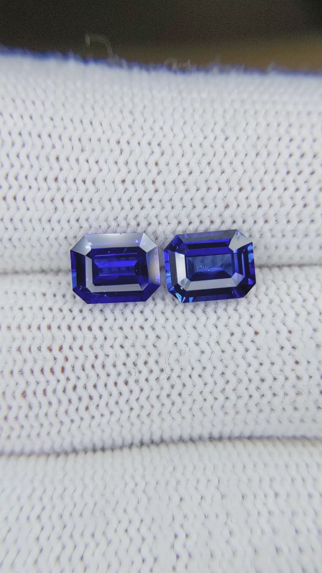 3.87&nbsp;Ct.Tw.Total Carat Weight Blue Sapphire Pair from Ceylon (Sri Lanka) Size Video