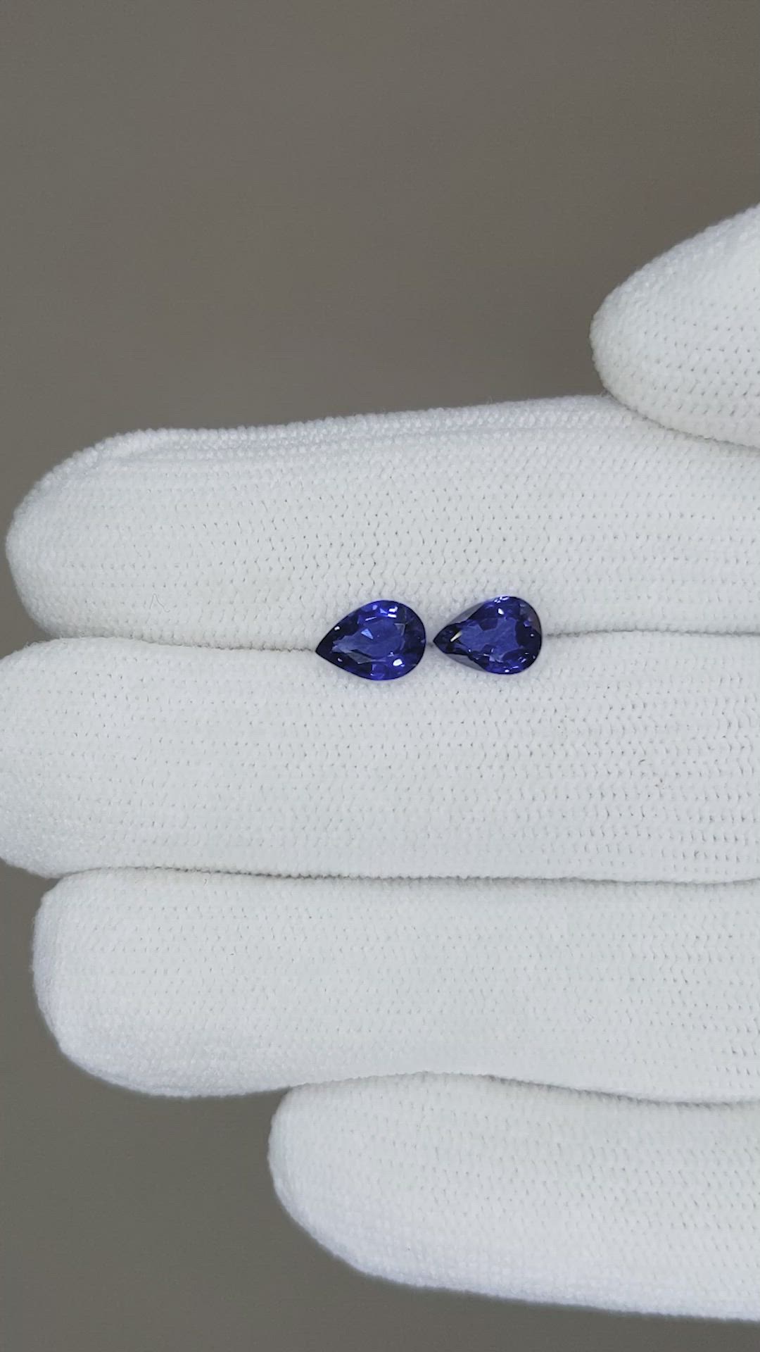 1.59&nbsp;Ct.Tw.Total Carat Weight Blue Sapphire Pair from Ceylon (Sri Lanka) Size Video