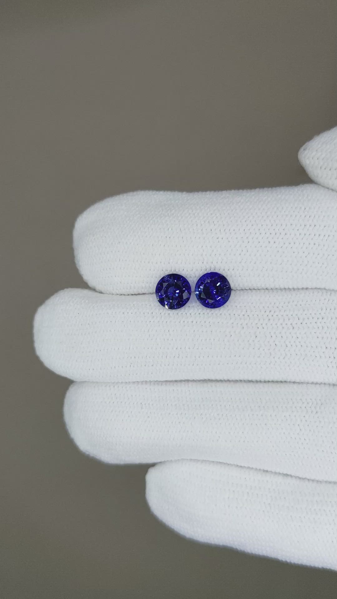 1.69&nbsp;Ct.Tw.Total Carat Weight Blue Sapphire Pair from Ceylon (Sri Lanka) Size Video