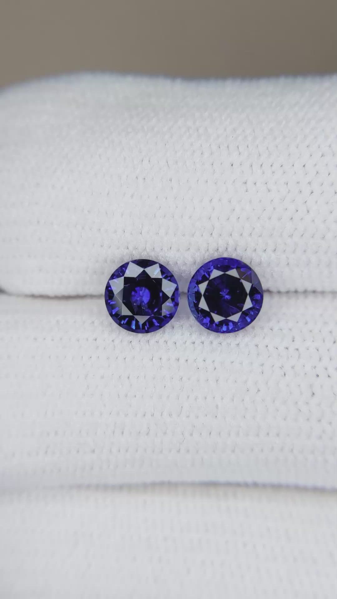 1.69&nbsp;Ct.Tw.Total Carat Weight Blue Sapphire Pair from Ceylon (Sri Lanka) Size Video