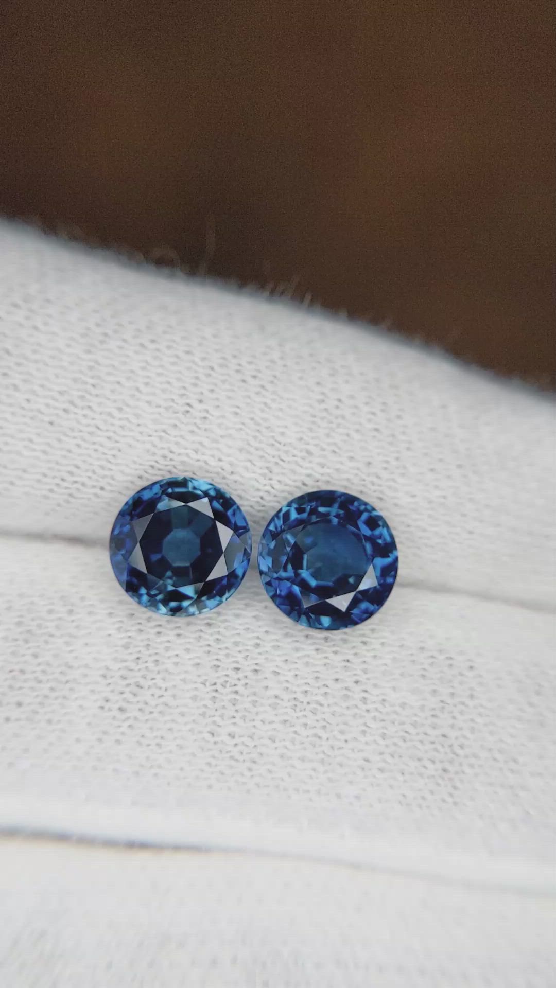 4.53&nbsp;Ct.Tw.Total Carat Weight Blue Sapphire Pair from Ceylon (Sri Lanka) Size Video