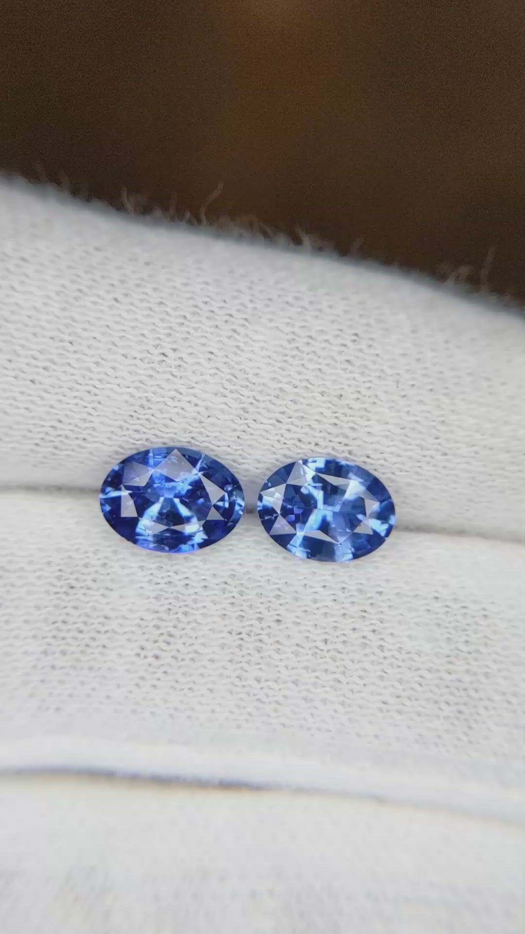 2.57&nbsp;Ct.Tw.Total Carat Weight Blue Sapphire Pair from Ceylon (Sri Lanka) Size Video