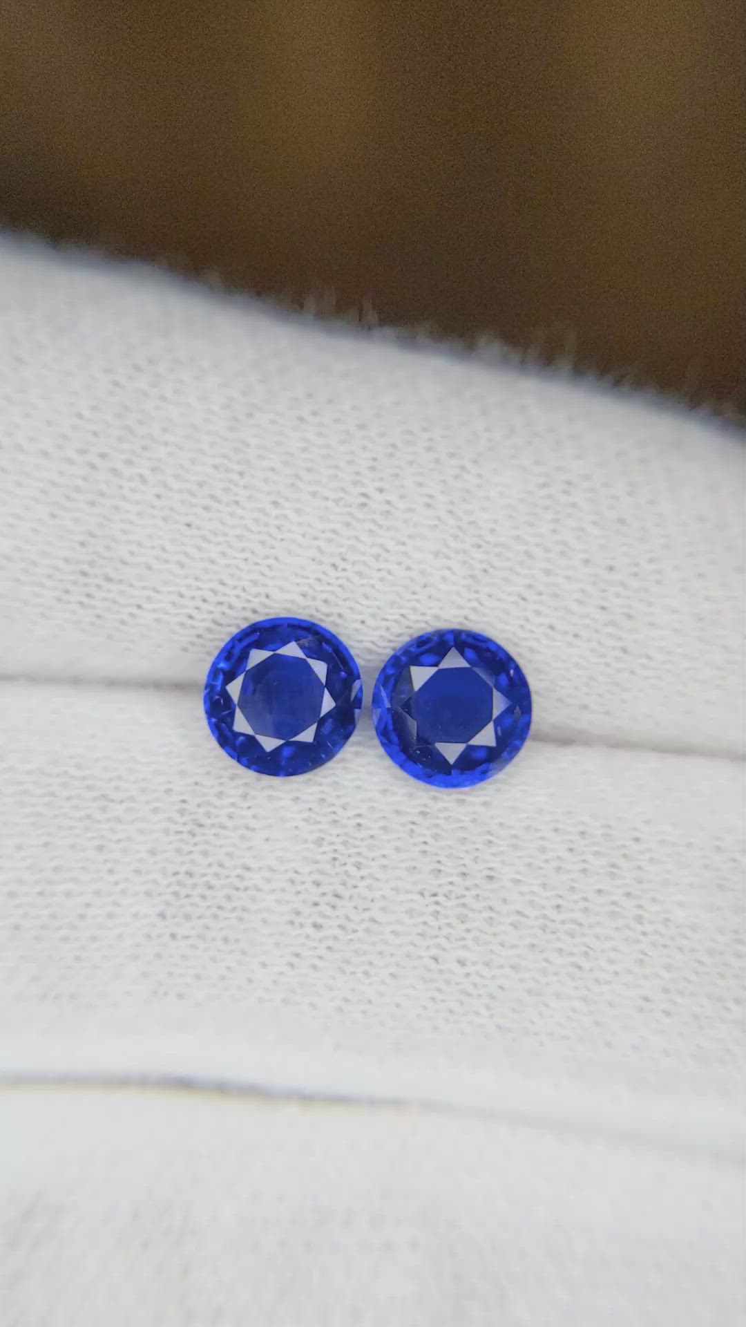 2.43&nbsp;Ct.Tw.Total Carat Weight Blue Sapphire Pair from Ceylon (Sri Lanka) Size Video