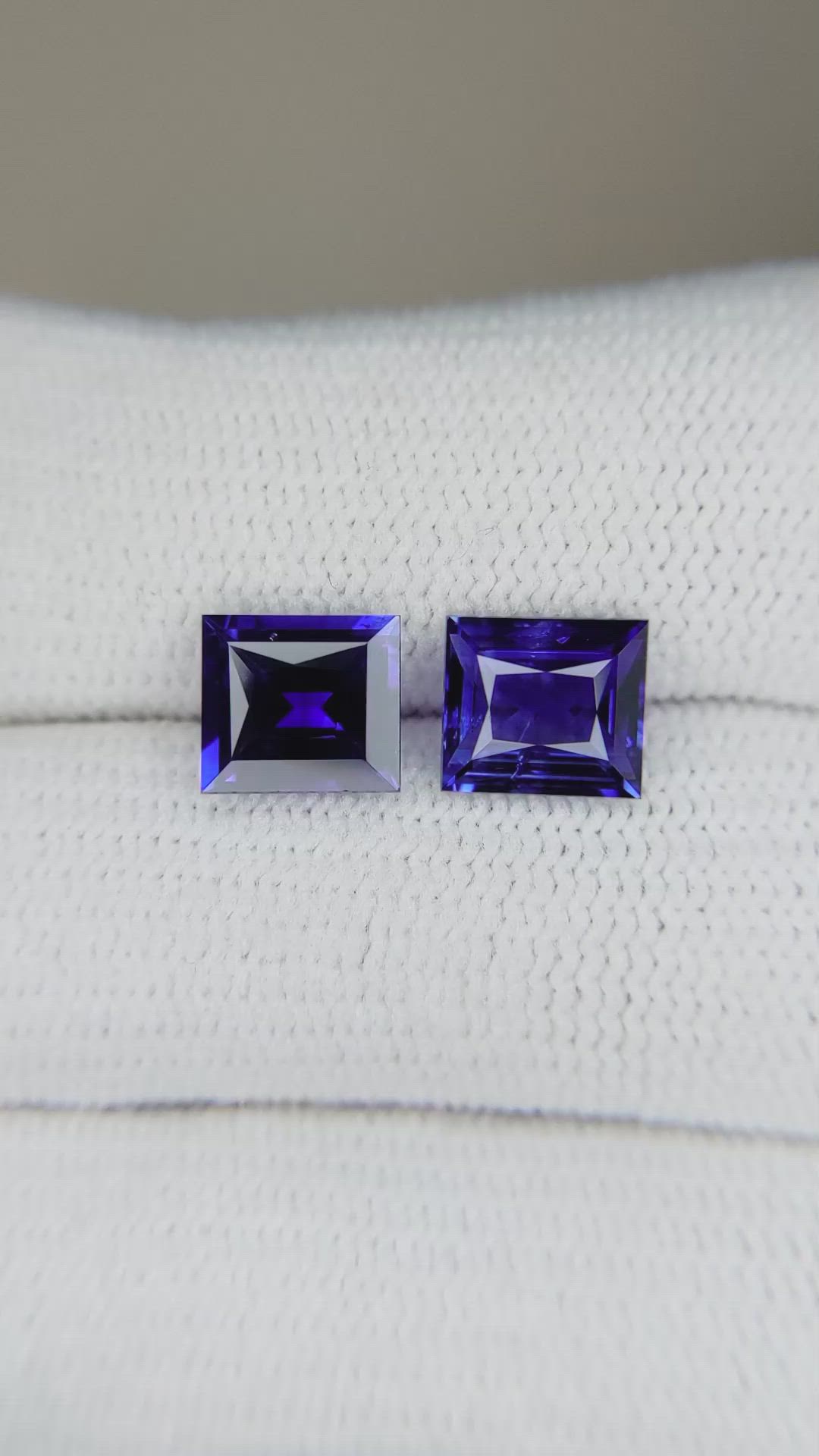 3.20&nbsp;Ct.Tw.Total Carat Weight Blue Sapphire Pair from Ceylon (Sri Lanka) Size Video