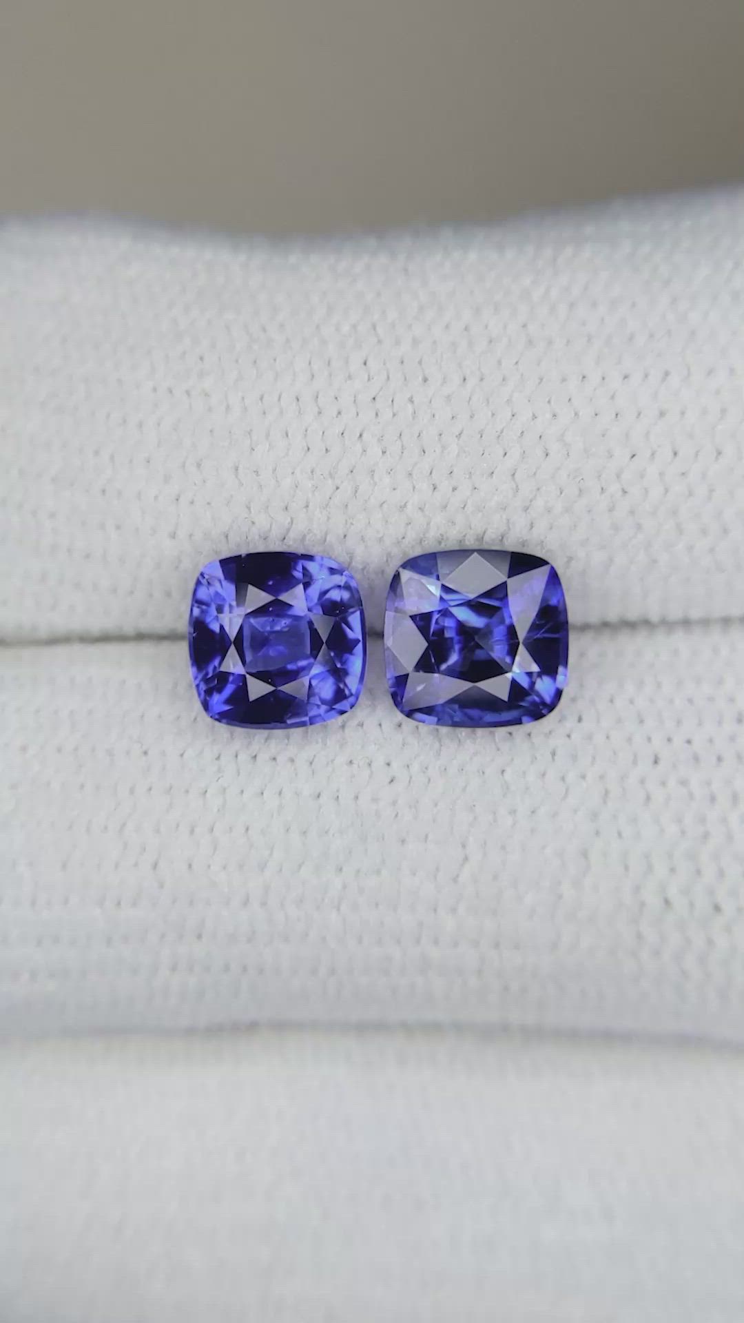 2.71&nbsp;Ct.Tw.Total Carat Weight Blue Sapphire Pair from Ceylon (Sri Lanka) Size Video
