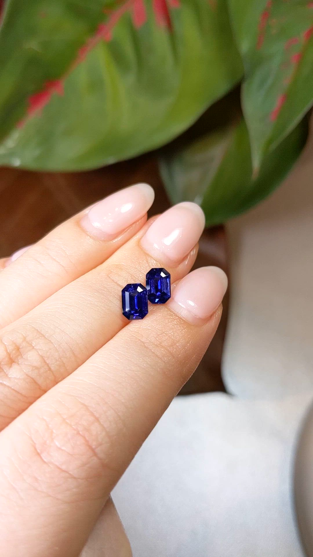 2.16&nbsp;Ct.Tw.Total Carat Weight Blue Sapphire Pair from Ceylon (Sri Lanka) Size Video