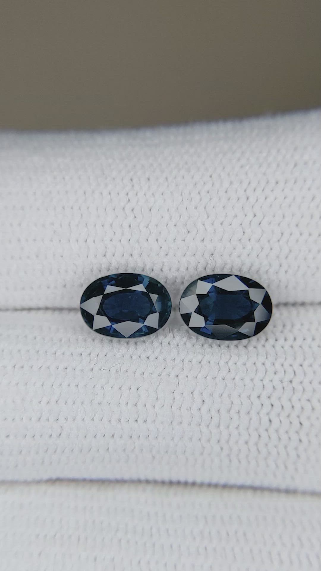 2.39&nbsp;Ct.Tw.Total Carat Weight Blue Sapphire Pair from Ceylon (Sri Lanka) Size Video