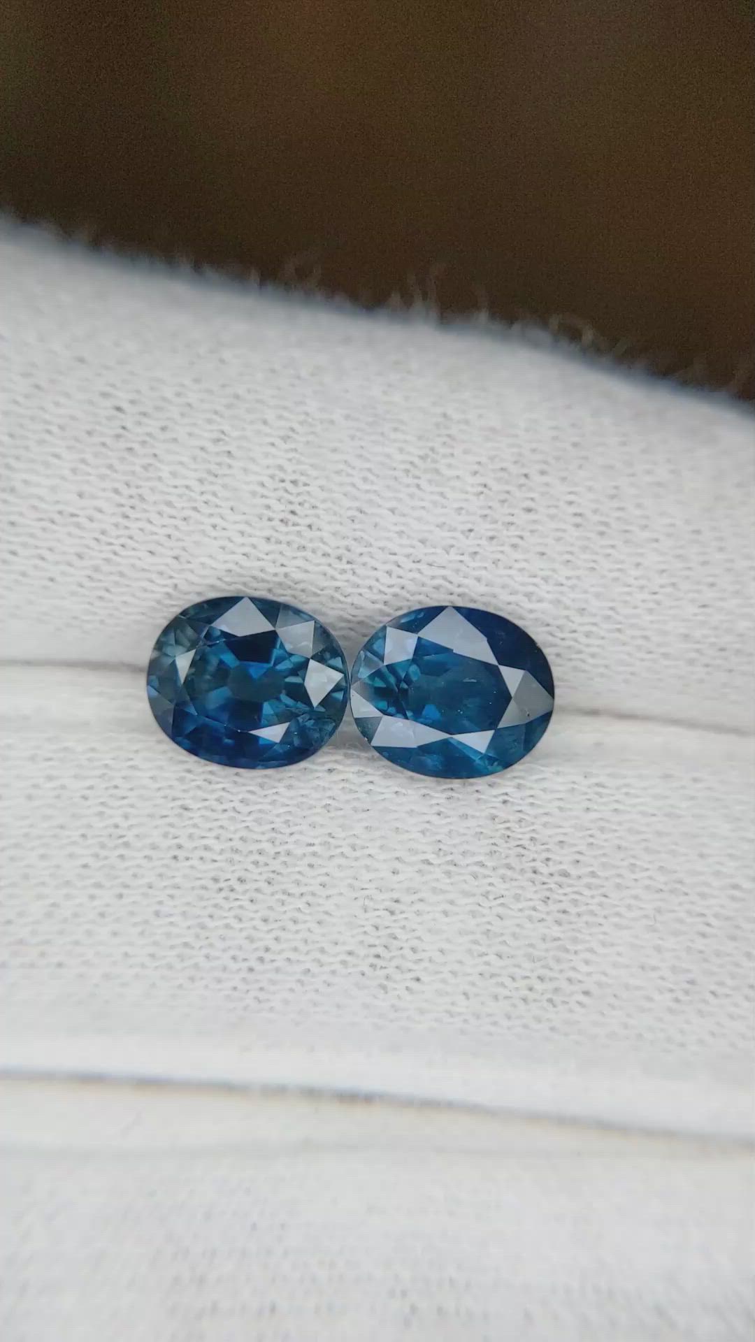 3.96&nbsp;Ct.Tw.Total Carat Weight Blue Sapphire Pair from Ceylon (Sri Lanka) Size Video