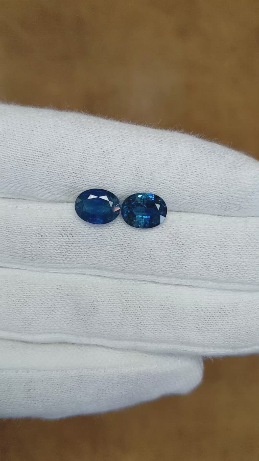 4.35&nbsp;Ct.Tw.Total Carat Weight Blue Sapphire Pair from Ceylon (Sri Lanka) Size Video
