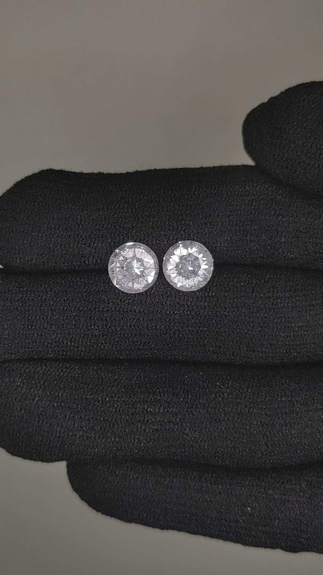 2.98&nbsp;Ct.Tw.Total Carat Weight White Sapphire Pair from Ceylon (Sri Lanka) Size Video