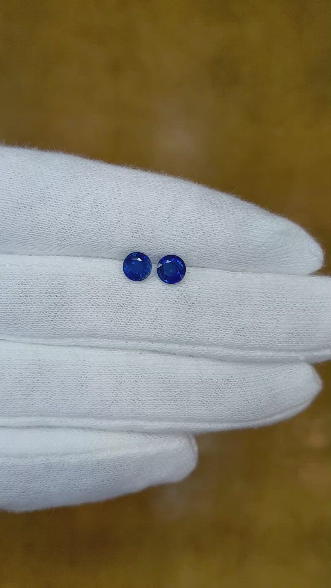 1.21&nbsp;Ct.Tw.Total Carat Weight Blue Sapphire Pair from Ceylon (Sri Lanka) Size Video