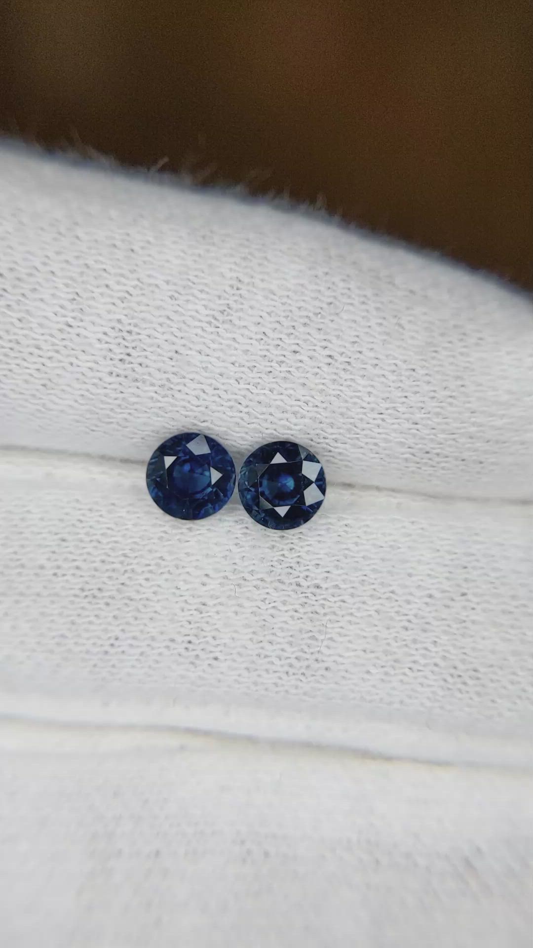 1.45&nbsp;Ct.Tw.Total Carat Weight Blue Sapphire Pair from Ceylon (Sri Lanka) Size Video