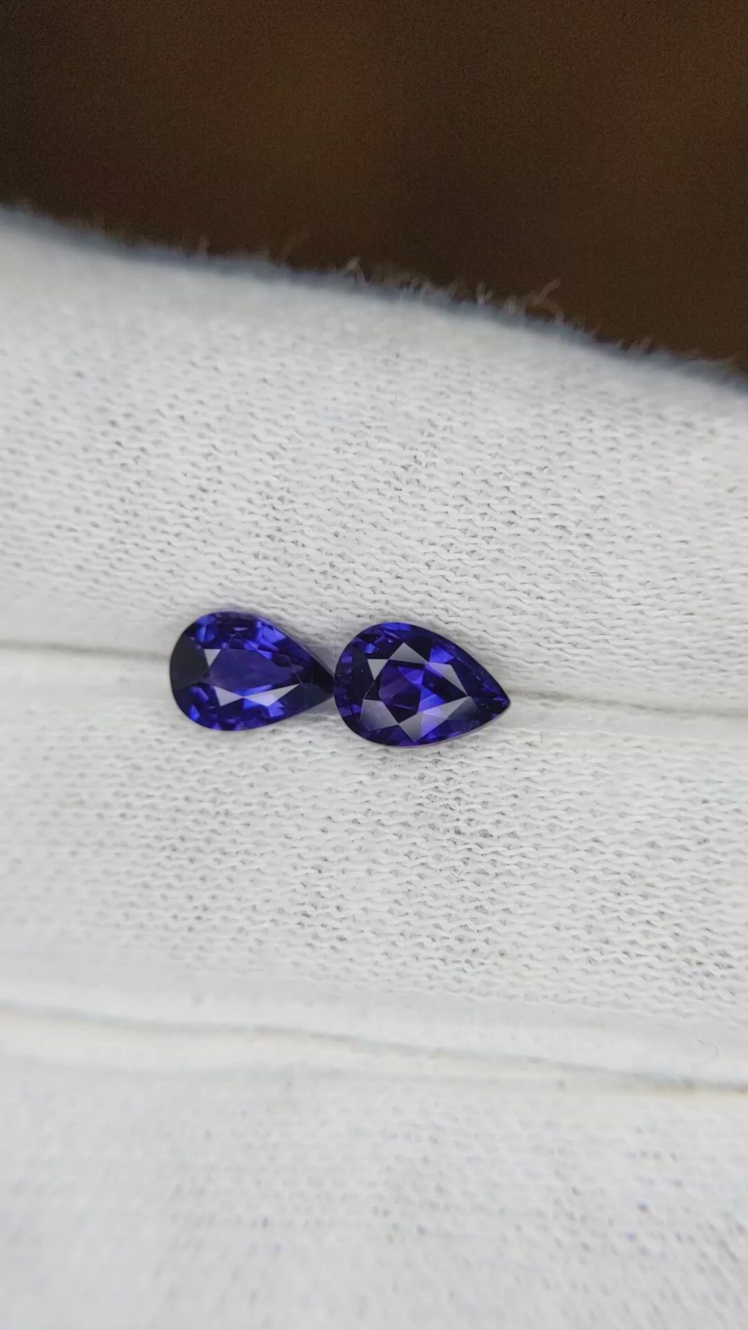 1.76&nbsp;Ct.Tw.Total Carat Weight Blue Sapphire Pair from Ceylon (Sri Lanka) Size Video