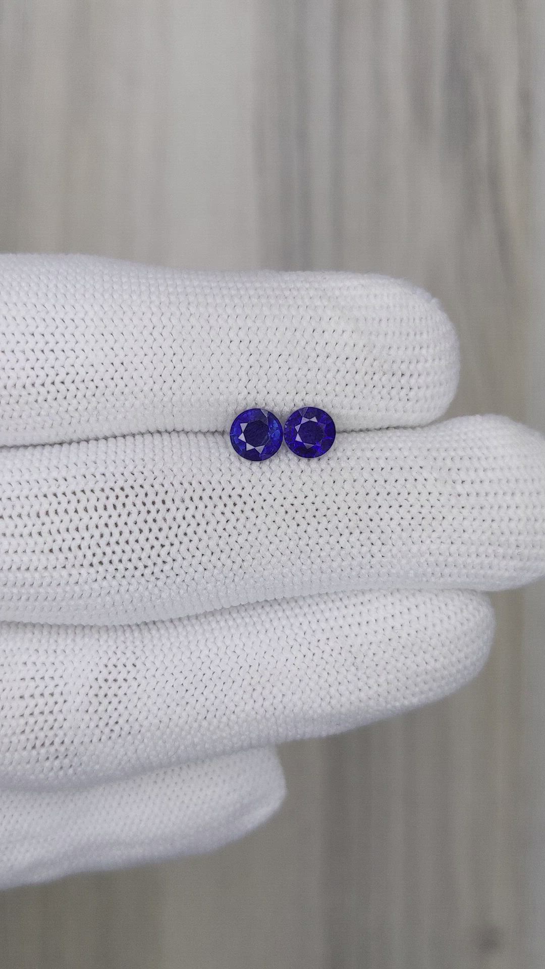 1.13&nbsp;Ct.Tw.Total Carat Weight Blue Sapphire Pair from Ceylon (Sri Lanka) Size Video