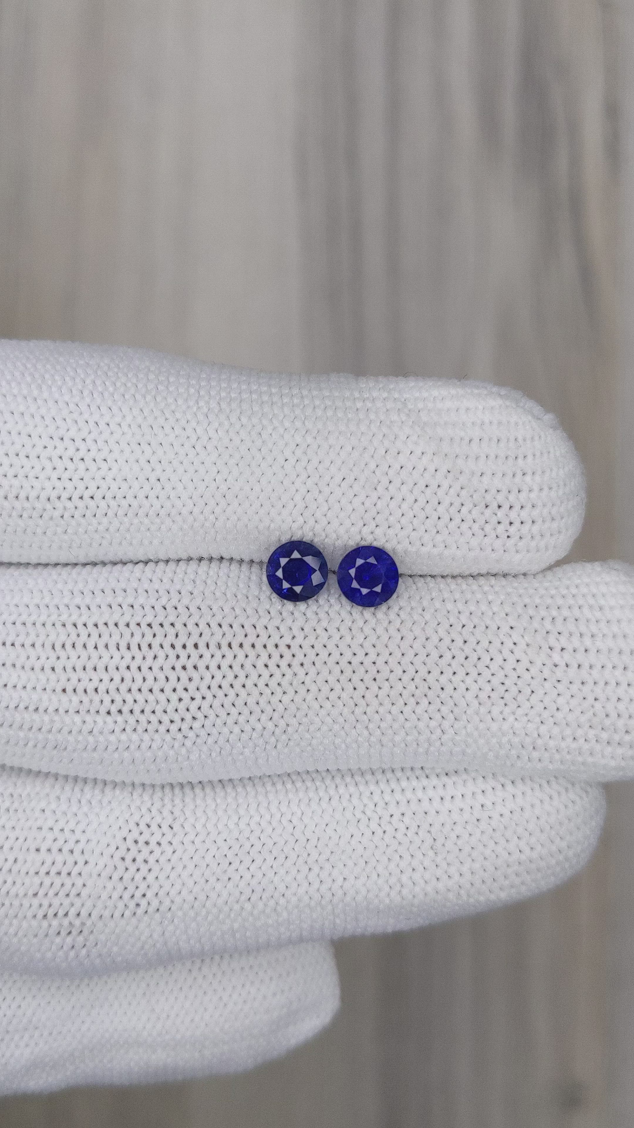 1.10&nbsp;Ct.Tw.Total Carat Weight Blue Sapphire Pair from Ceylon (Sri Lanka) Size Video