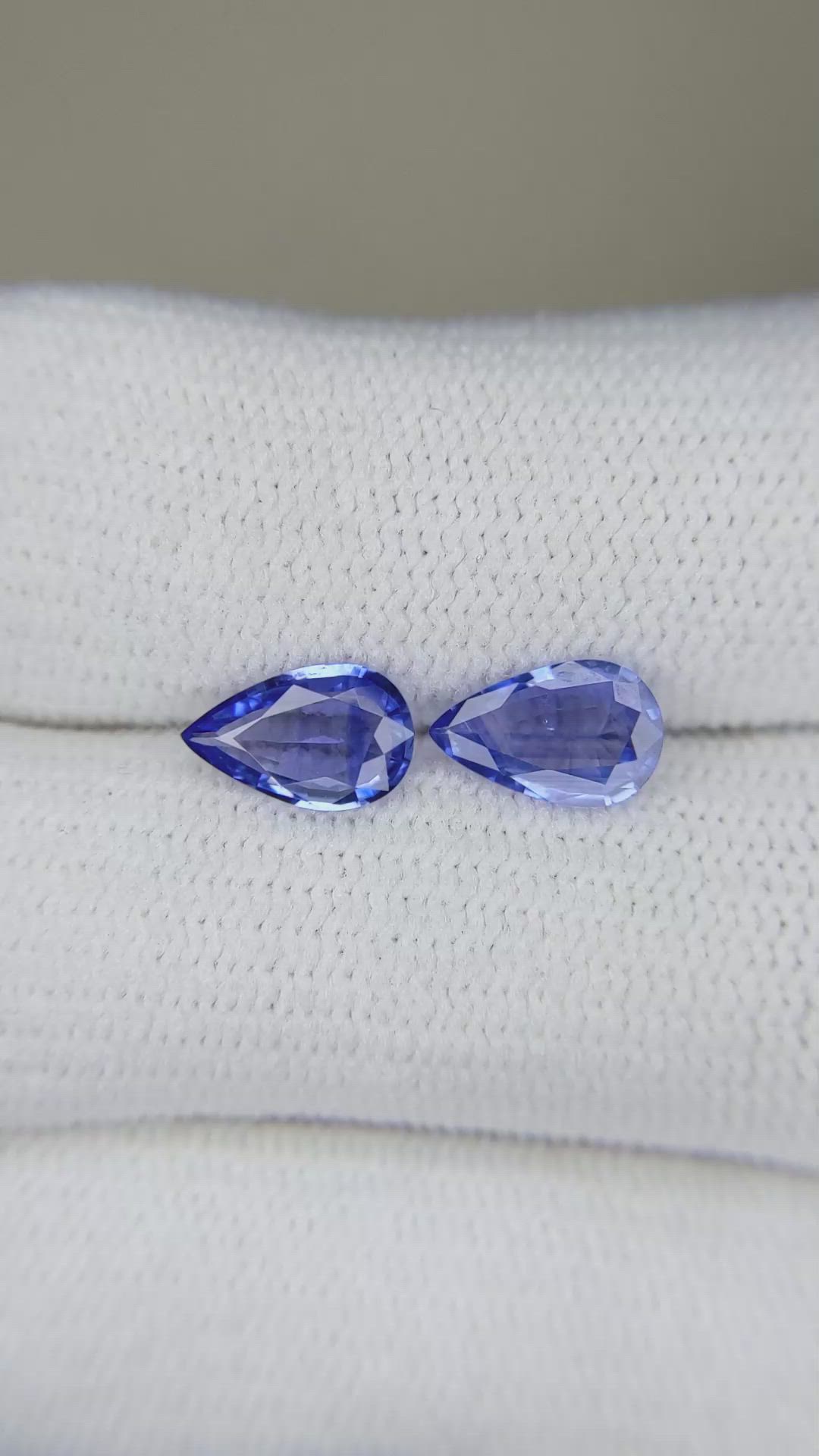 1.36&nbsp;Ct.Tw.Total Carat Weight Blue Sapphire Pair from Ceylon (Sri Lanka) Size Video