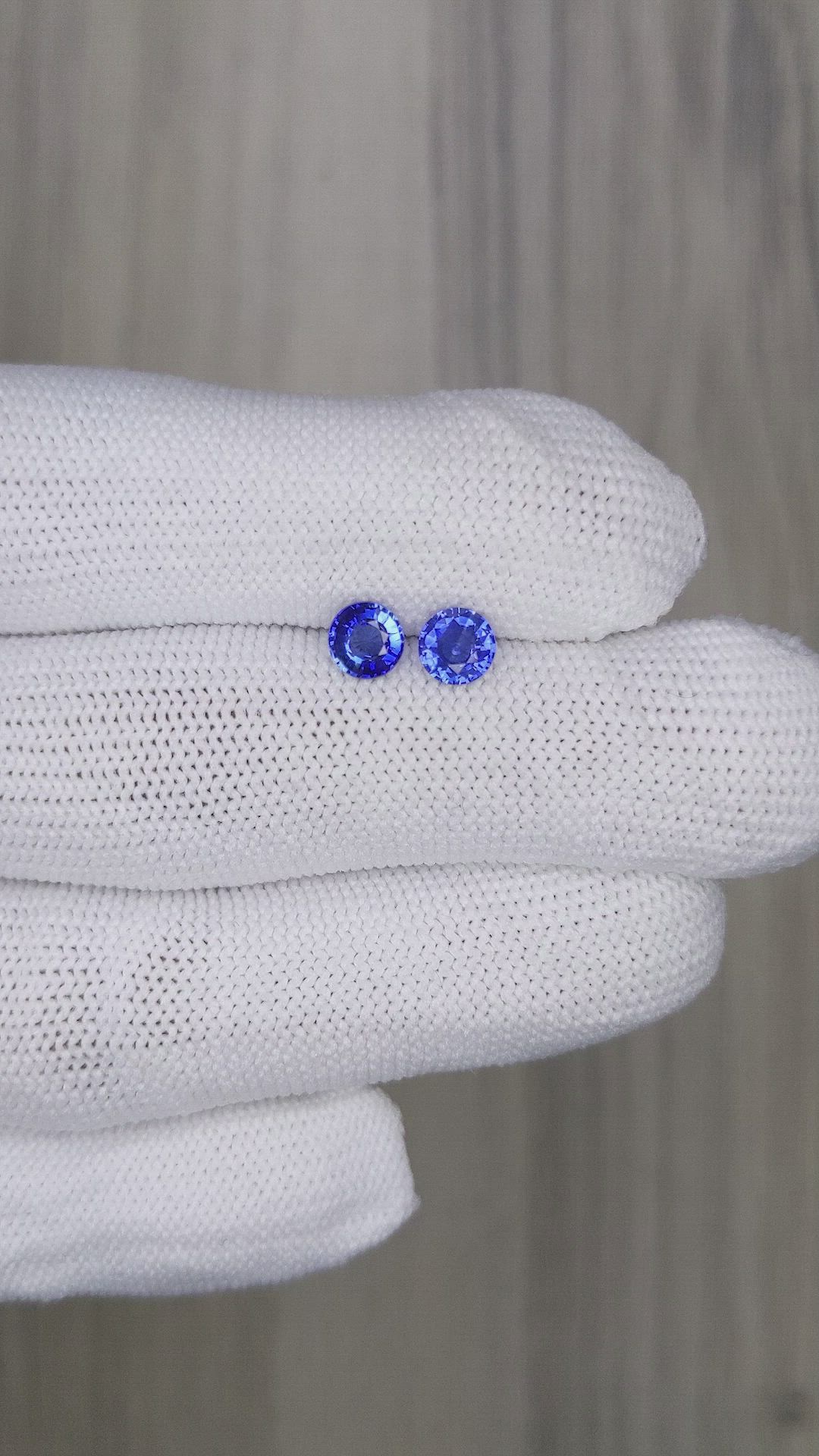 1.09&nbsp;Ct.Tw.Total Carat Weight Blue Sapphire Pair from Ceylon (Sri Lanka) Size Video