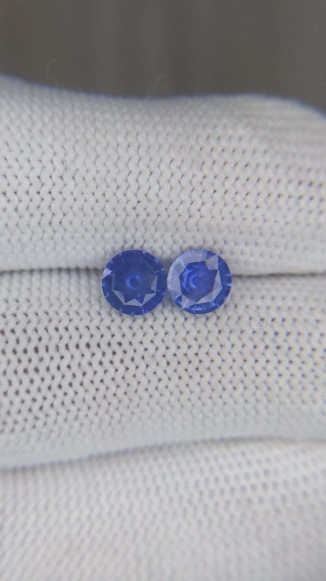 1.67&nbsp;Ct.Tw.Total Carat Weight Blue Sapphire Pair from Ceylon (Sri Lanka) Size Video