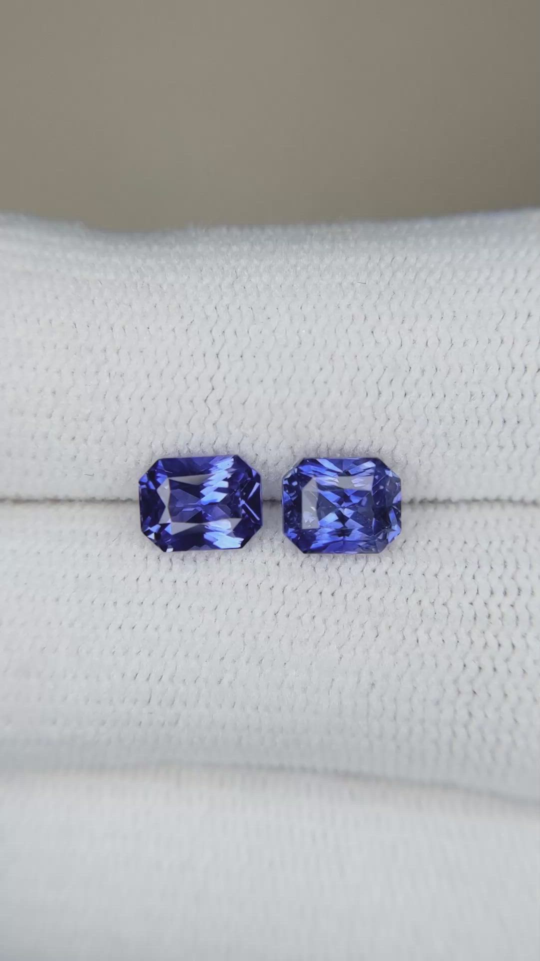 2.28&nbsp;Ct.Tw.Total Carat Weight Blue Sapphire Pair from Ceylon (Sri Lanka) Size Video