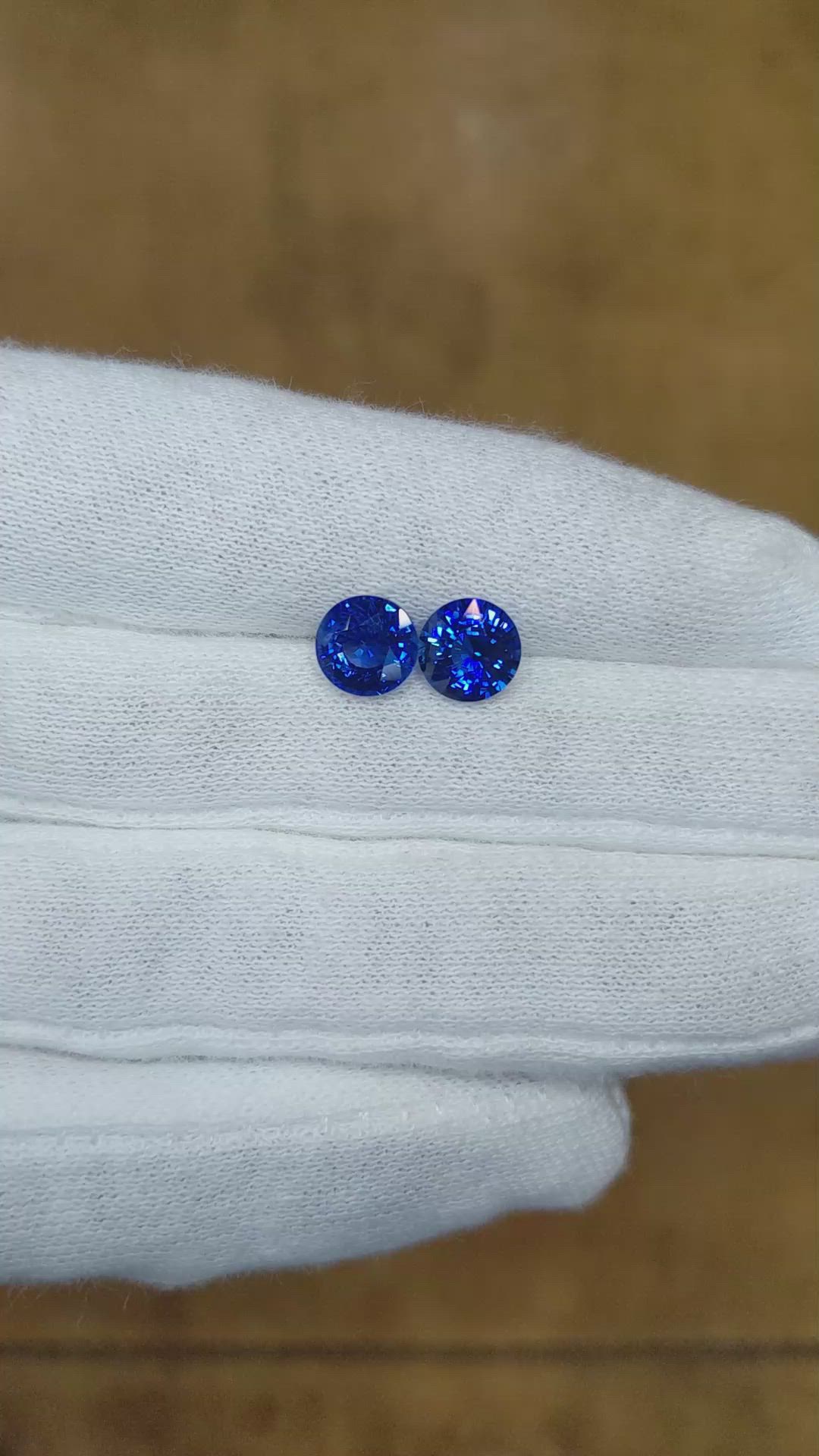 3.26&nbsp;Ct.Tw.Total Carat Weight Blue Sapphire Pair from Ceylon (Sri Lanka) Size Video