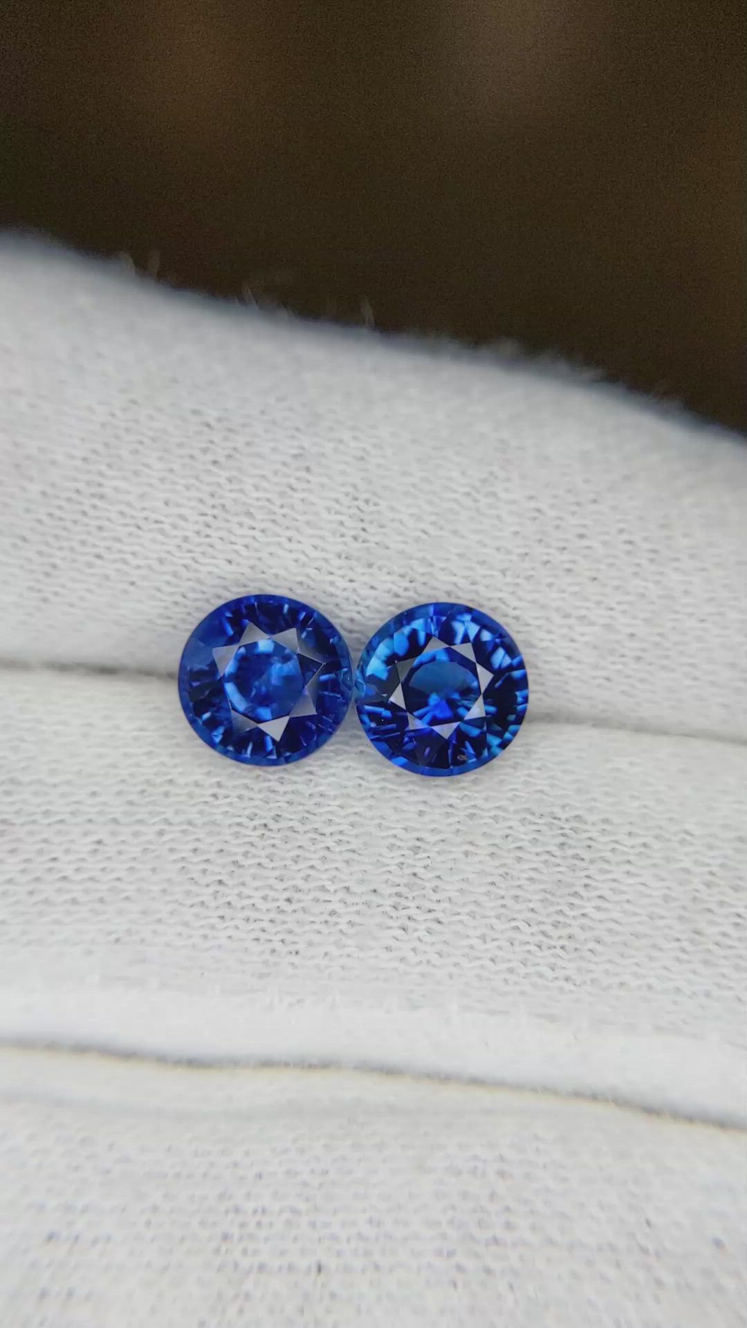 3.26&nbsp;Ct.Tw.Total Carat Weight Blue Sapphire Pair from Ceylon (Sri Lanka) Size Video