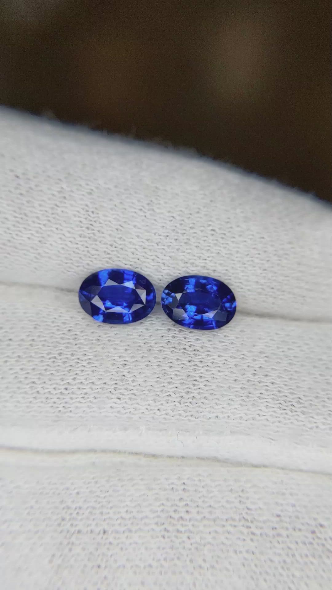 1.87&nbsp;Ct.Tw.Total Carat Weight Blue Sapphire Pair from Ceylon (Sri Lanka) Size Video