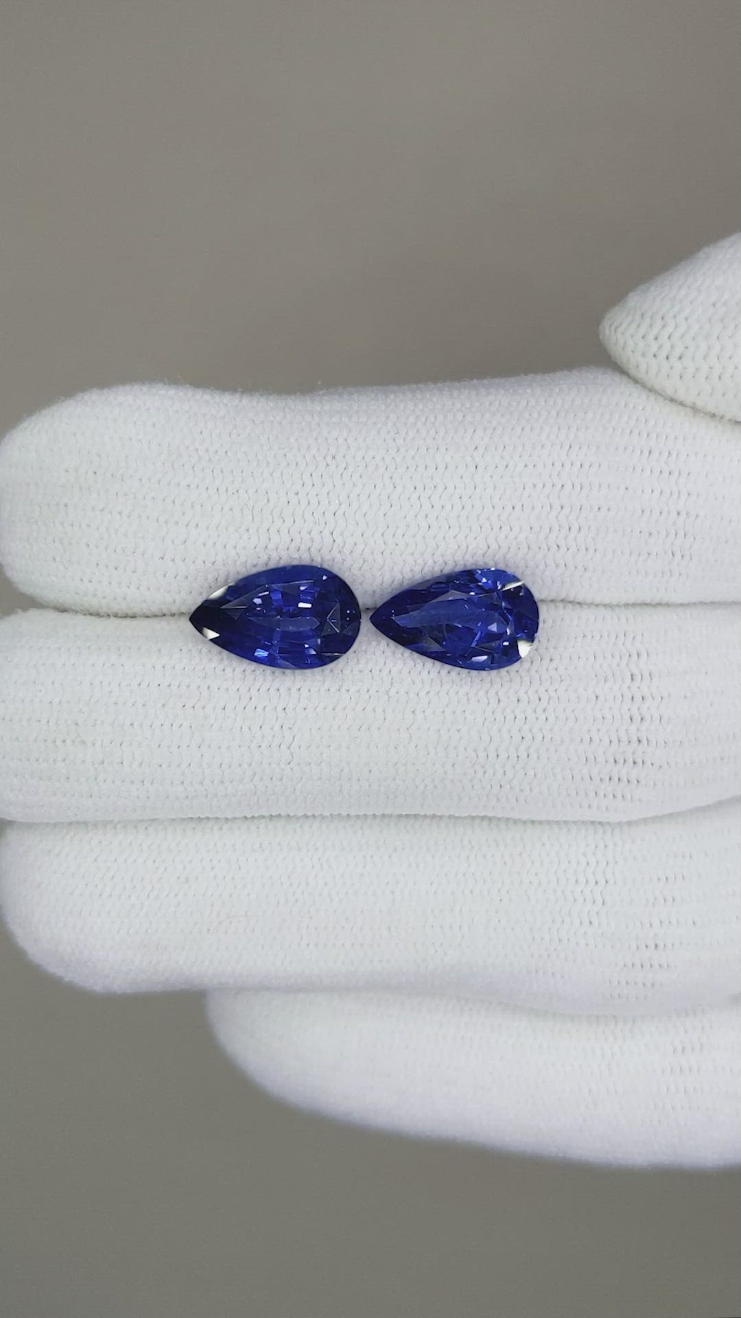 5.21&nbsp;Ct.Tw.Total Carat Weight Blue Sapphire Pair from Ceylon (Sri Lanka) Size Video