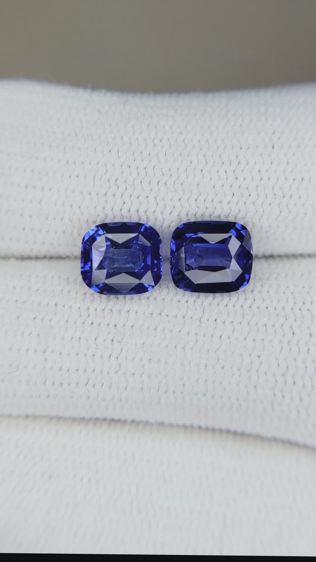 2.89&nbsp;Ct.Tw.Total Carat Weight Blue Sapphire Pair from Ceylon (Sri Lanka) Size Video