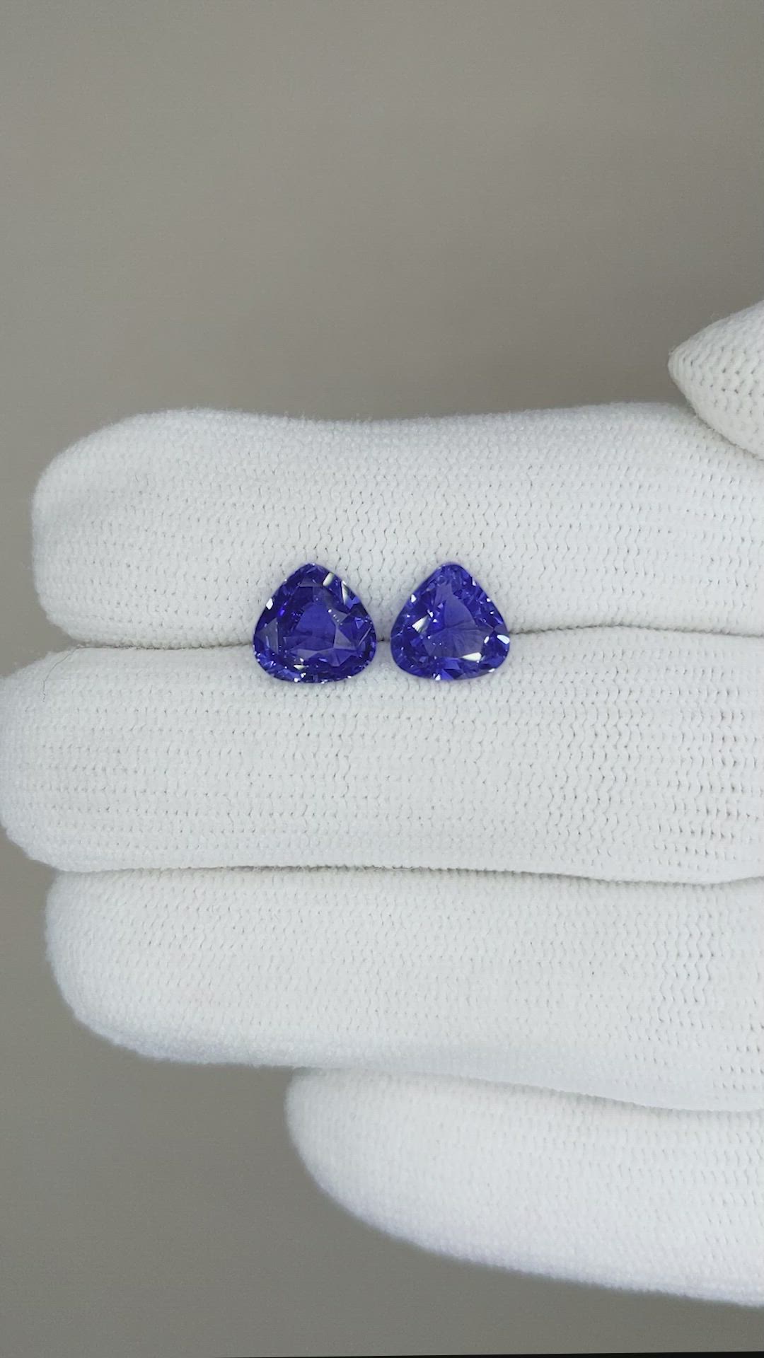3.18&nbsp;Ct.Tw.Total Carat Weight Blue Sapphire Pair from Ceylon (Sri Lanka) Size Video
