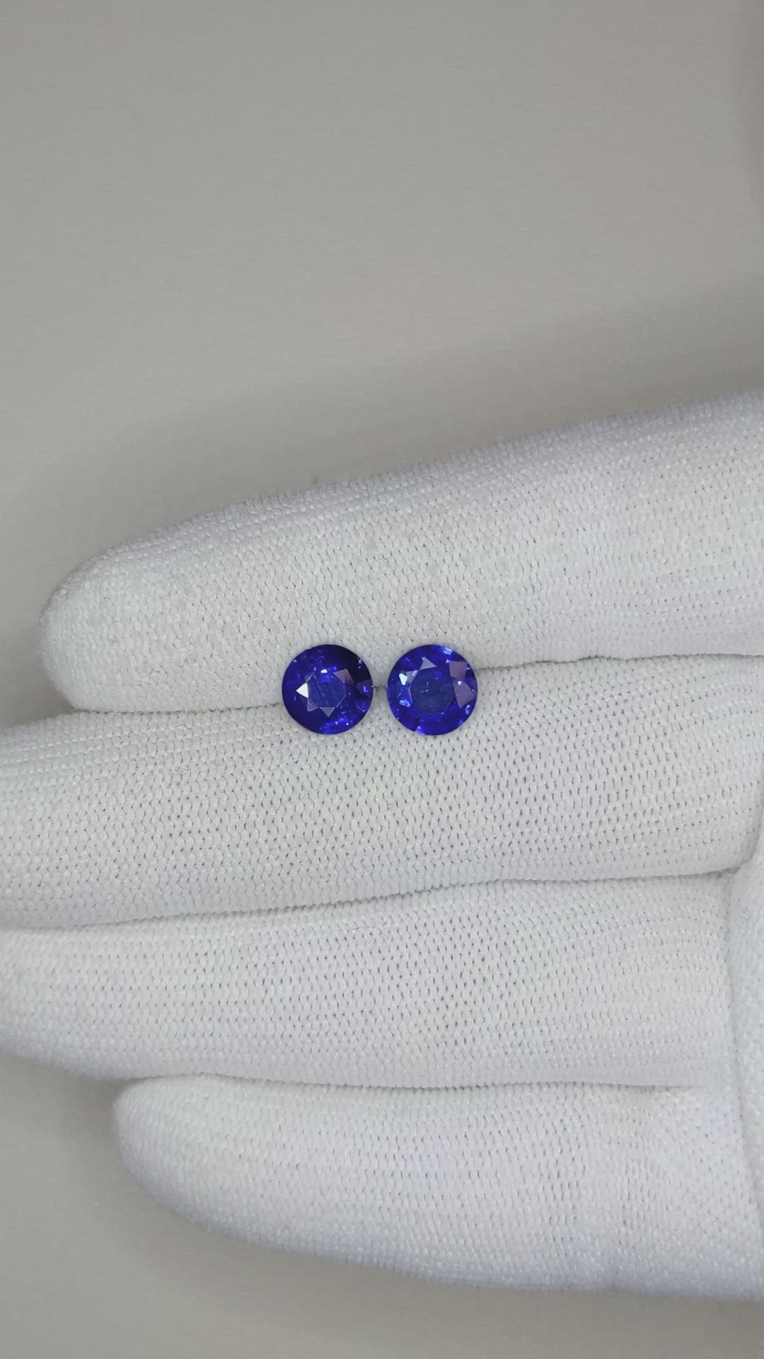 3.04&nbsp;Ct.Tw.Total Carat Weight Blue Sapphire Pair from Ceylon (Sri Lanka) Size Video