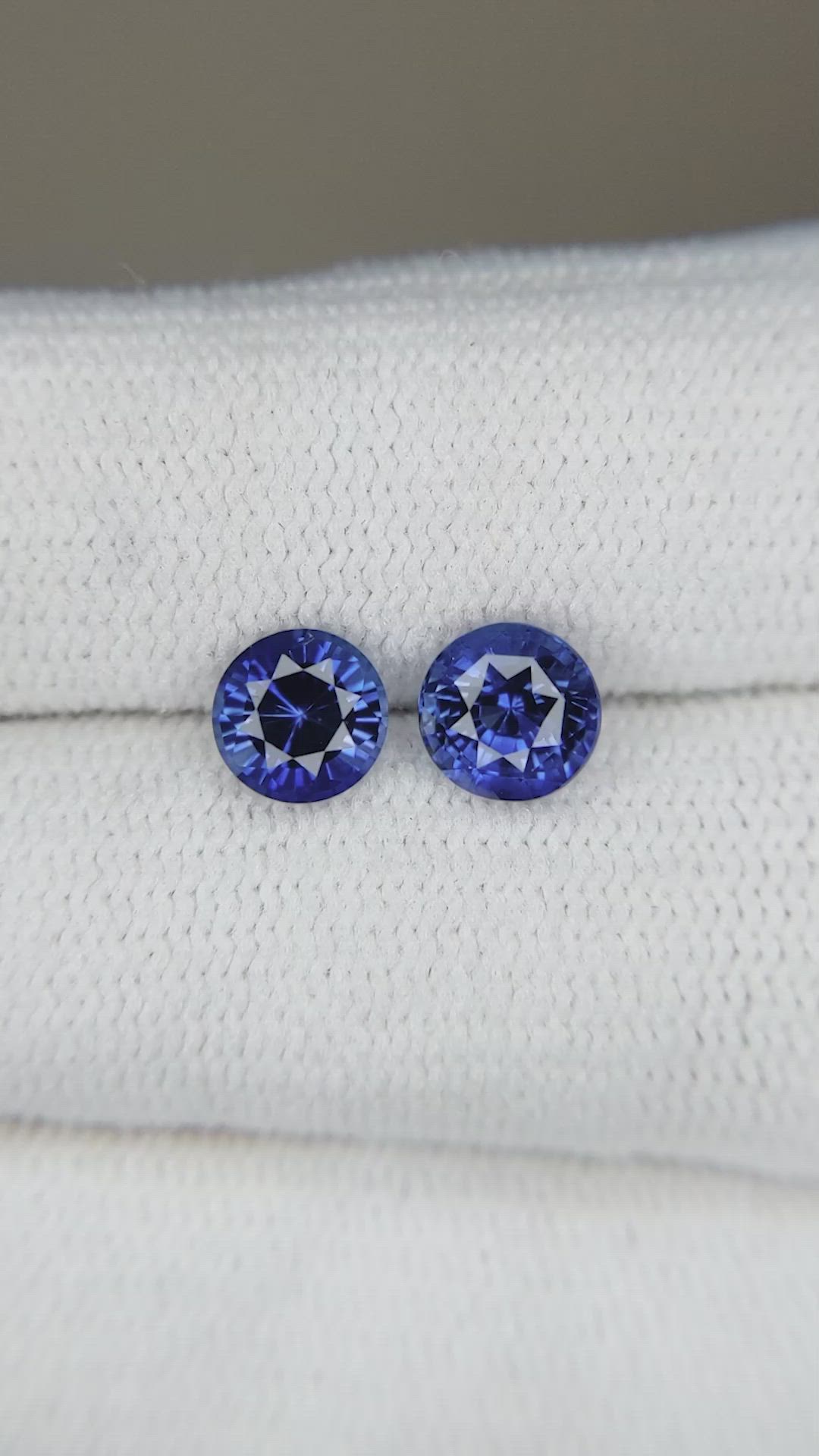 1.87&nbsp;Ct.Tw.Total Carat Weight Blue Sapphire Pair from Ceylon (Sri Lanka) Size Video