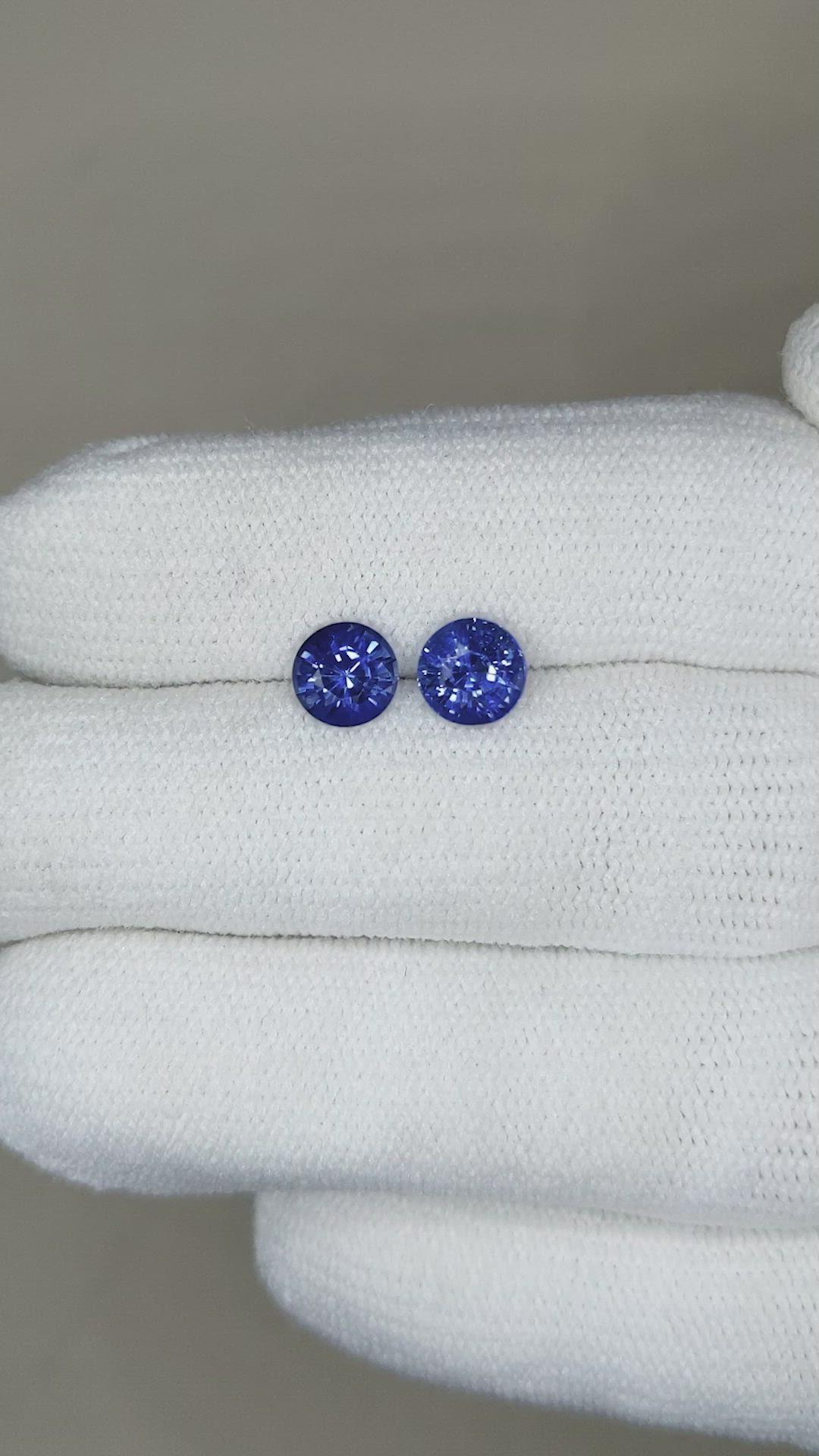 1.87&nbsp;Ct.Tw.Total Carat Weight Blue Sapphire Pair from Ceylon (Sri Lanka) Size Video