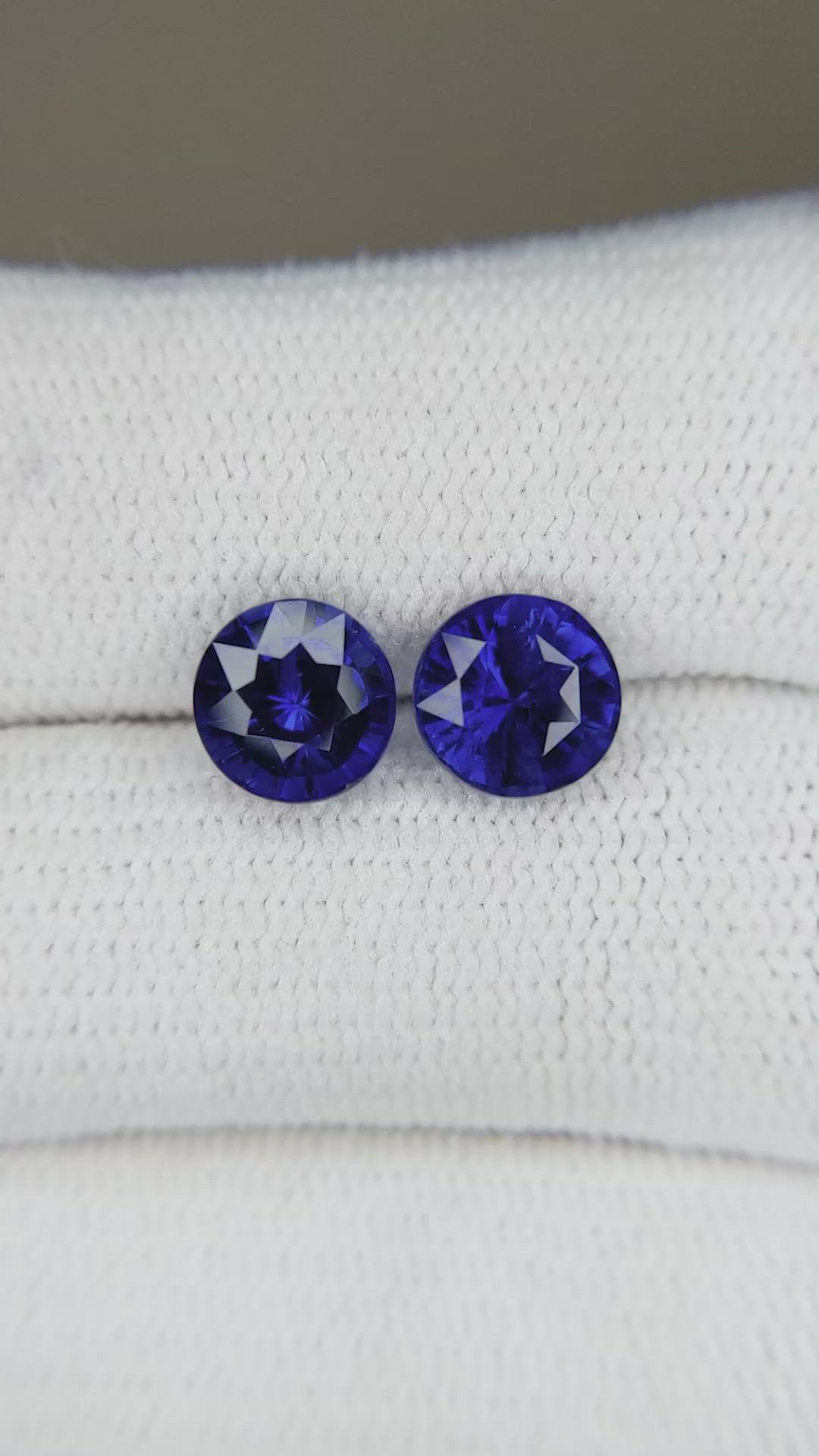 3.23&nbsp;Ct.Tw.Total Carat Weight Blue Sapphire Pair from Ceylon (Sri Lanka) Size Video