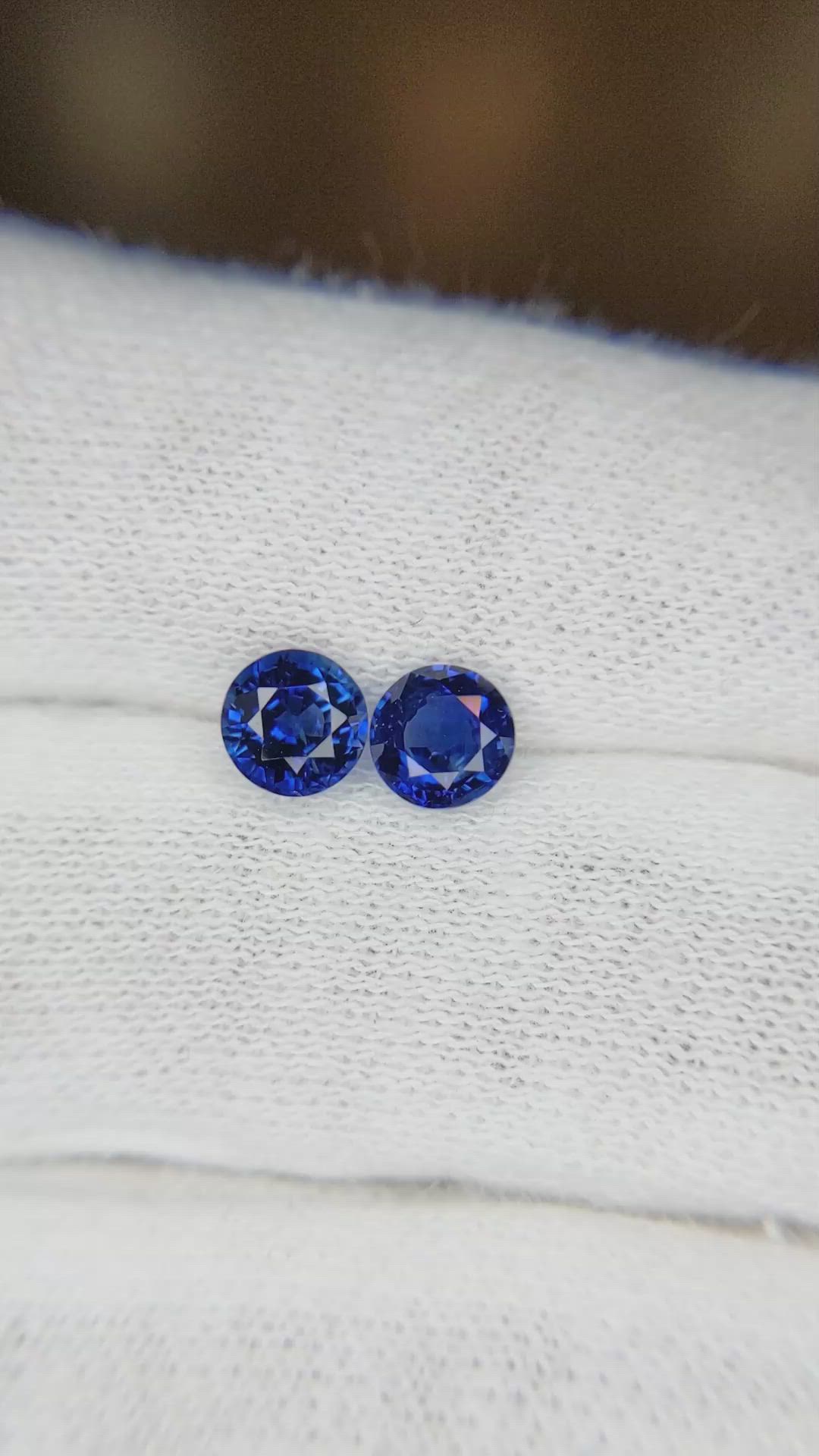 1.57&nbsp;Ct.Tw.Total Carat Weight Blue Sapphire Pair from Ceylon (Sri Lanka) Size Video