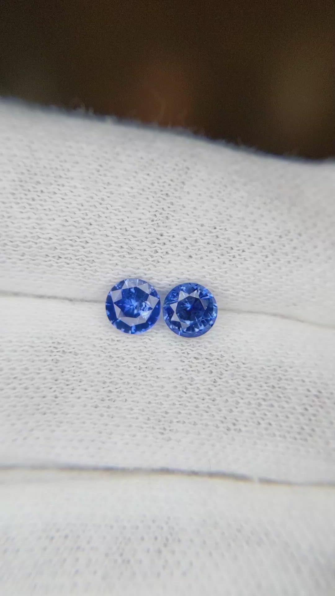 1.10&nbsp;Ct.Tw.Total Carat Weight Blue Sapphire Pair from Ceylon (Sri Lanka) Size Video
