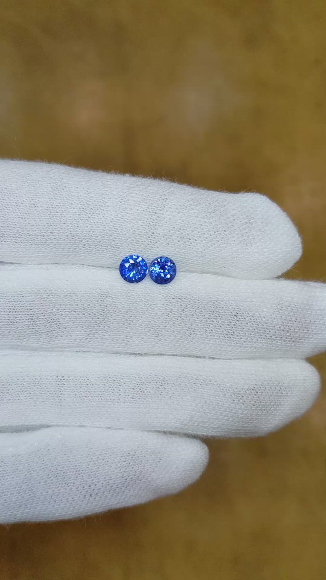 1.10&nbsp;Ct.Tw.Total Carat Weight Blue Sapphire Pair from Ceylon (Sri Lanka) Size Video