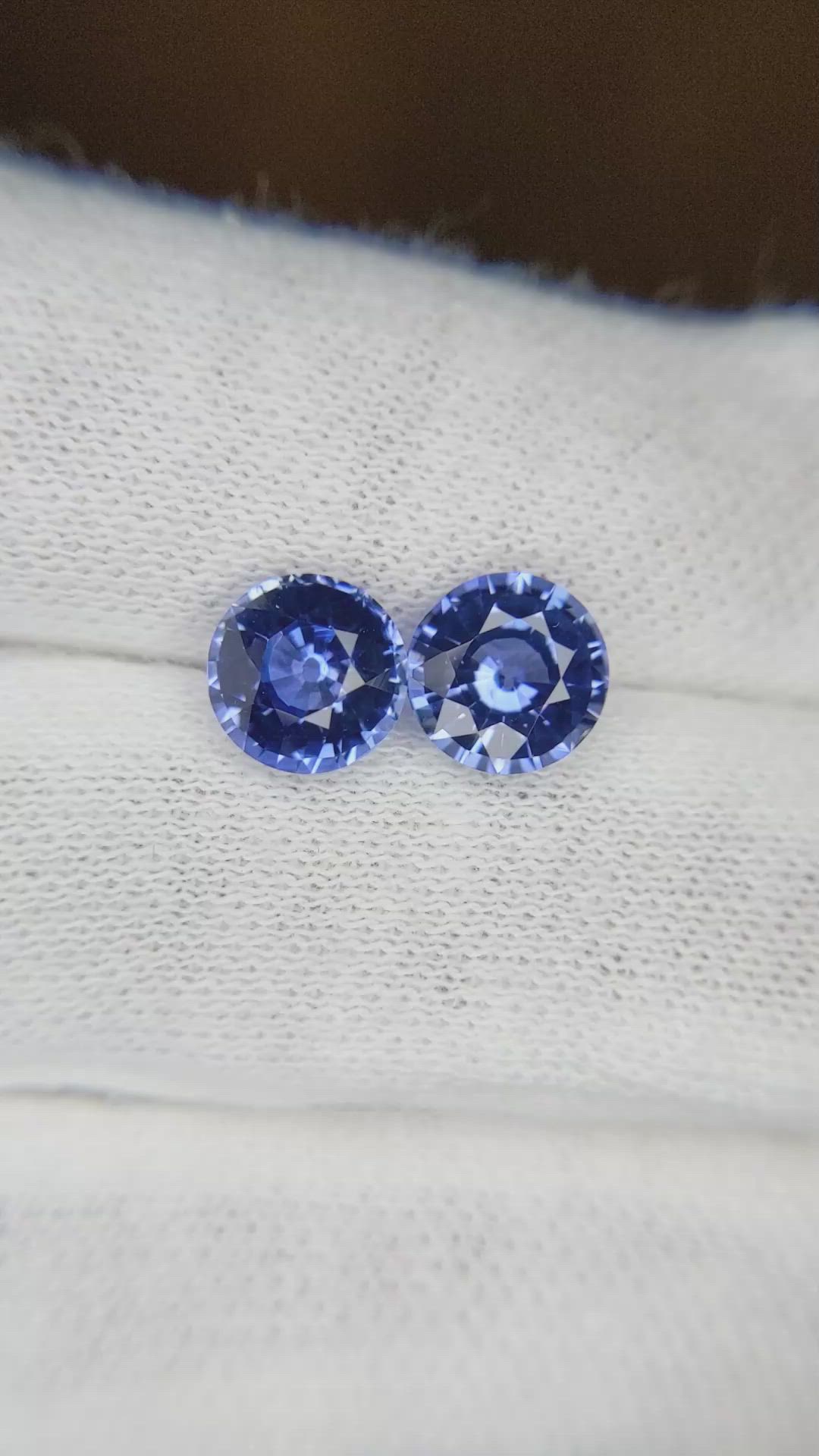 3.59&nbsp;Ct.Tw.Total Carat Weight Blue Sapphire Pair from Ceylon (Sri Lanka) Size Video