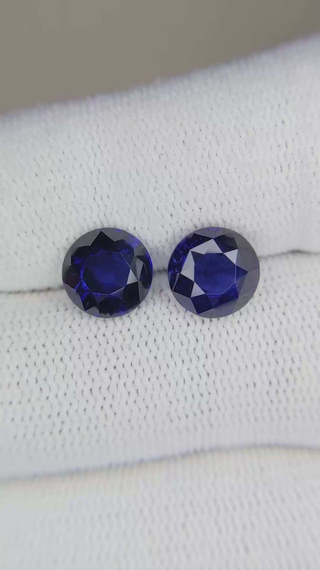 5.04&nbsp;Ct.Tw.Total Carat Weight Blue Sapphire Pair from Ceylon (Sri Lanka) Size Video