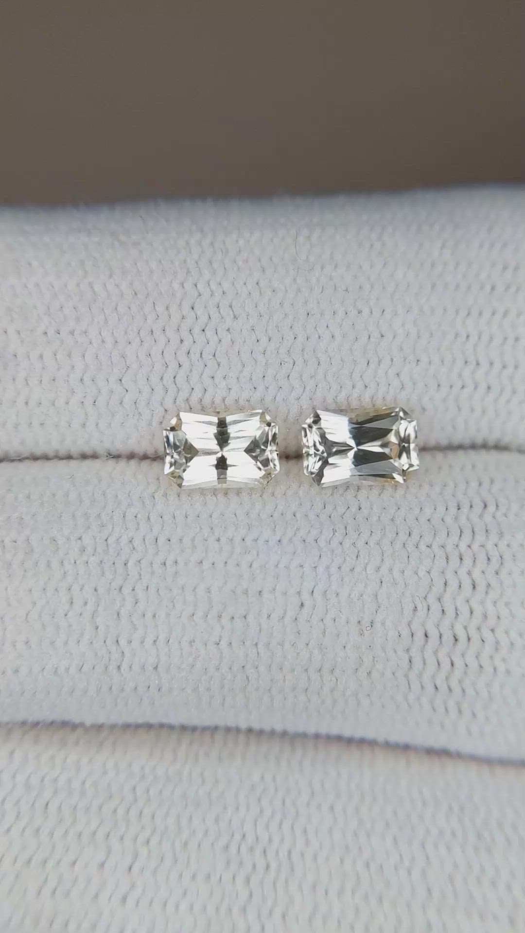 1.47&nbsp;Ct.Tw.Total Carat Weight Yellow Sapphire Pair from Ceylon (Sri Lanka) Size Video