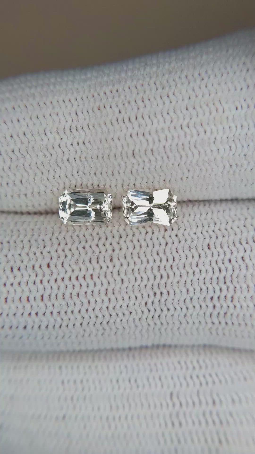 1.47&nbsp;Ct.Tw.Total Carat Weight Yellow Sapphire Pair from Ceylon (Sri Lanka) Size Video