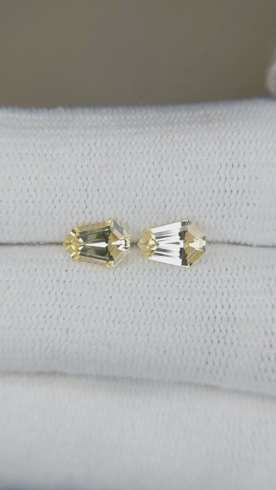 1.56&nbsp;Ct.Tw.Total Carat Weight Yellow Sapphire Pair from Ceylon (Sri Lanka) Size Video