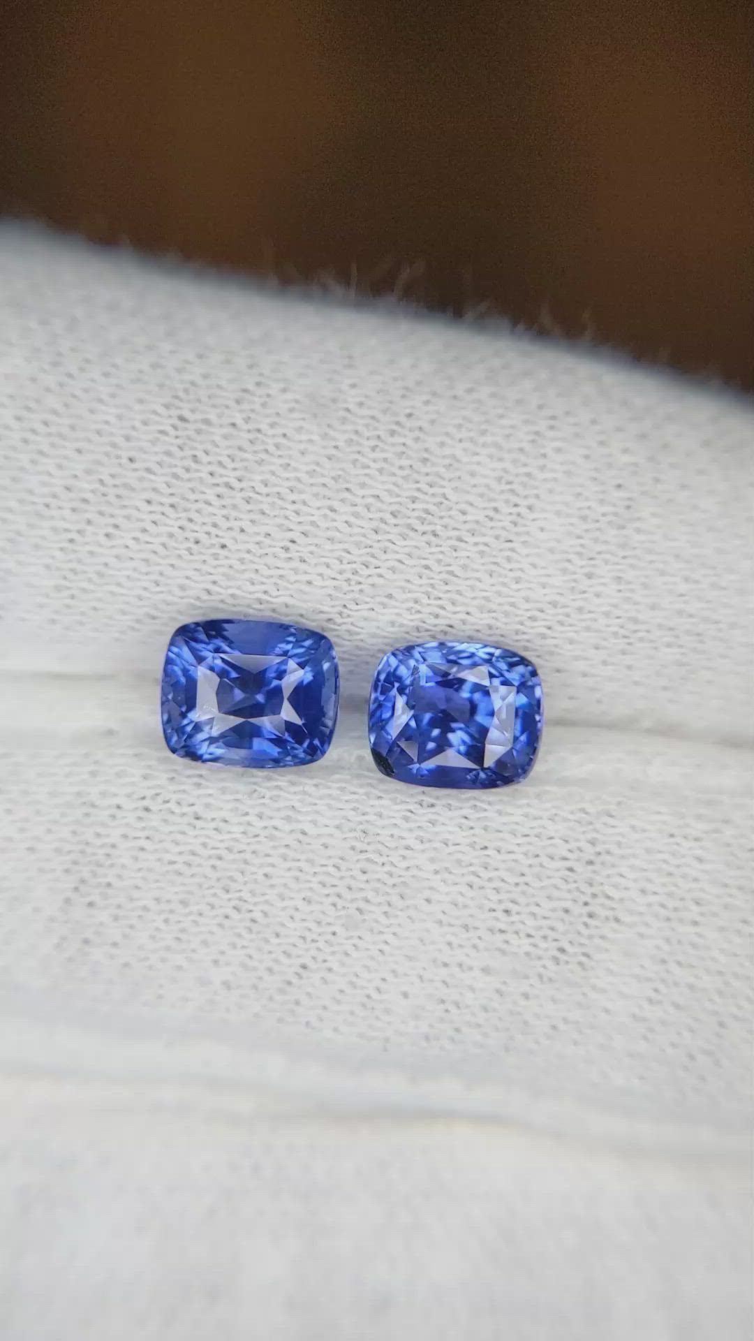 3.83&nbsp;Ct.Tw.Total Carat Weight Blue Sapphire Pair from Ceylon (Sri Lanka) Size Video