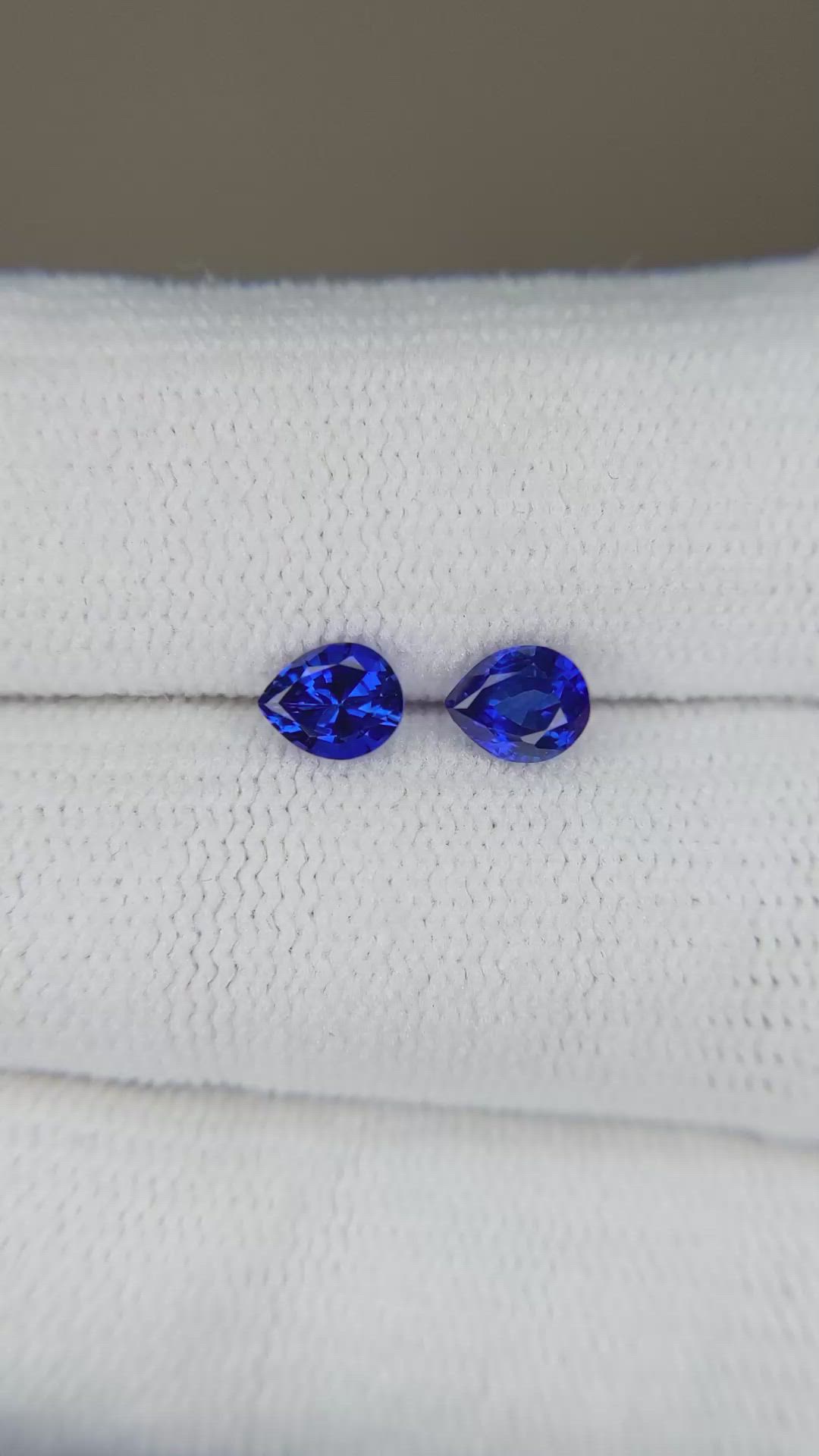 0.96&nbsp;Ct.Tw.Total Carat Weight Blue Sapphire Pair from Ceylon (Sri Lanka) Size Video