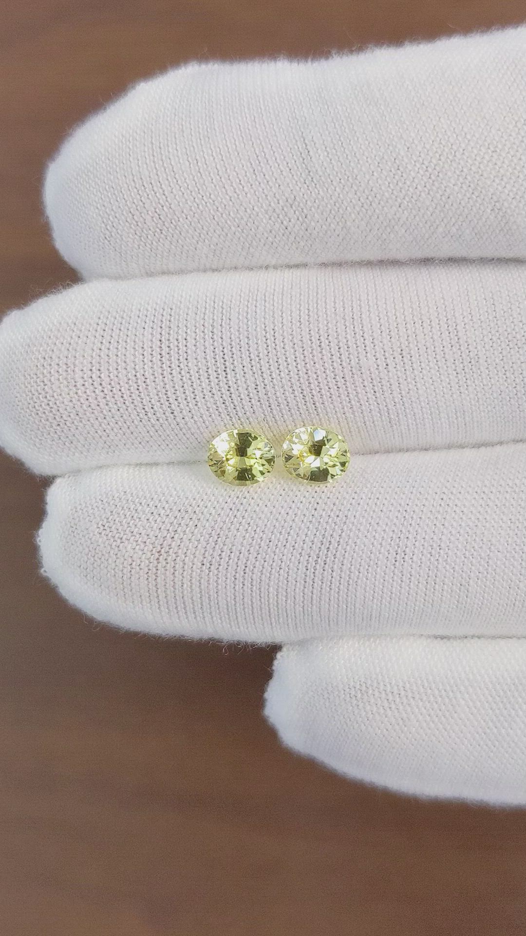 1.75&nbsp;Ct.Tw.Total Carat Weight Yellow Sapphire Pair from Ceylon (Sri Lanka) Size Video