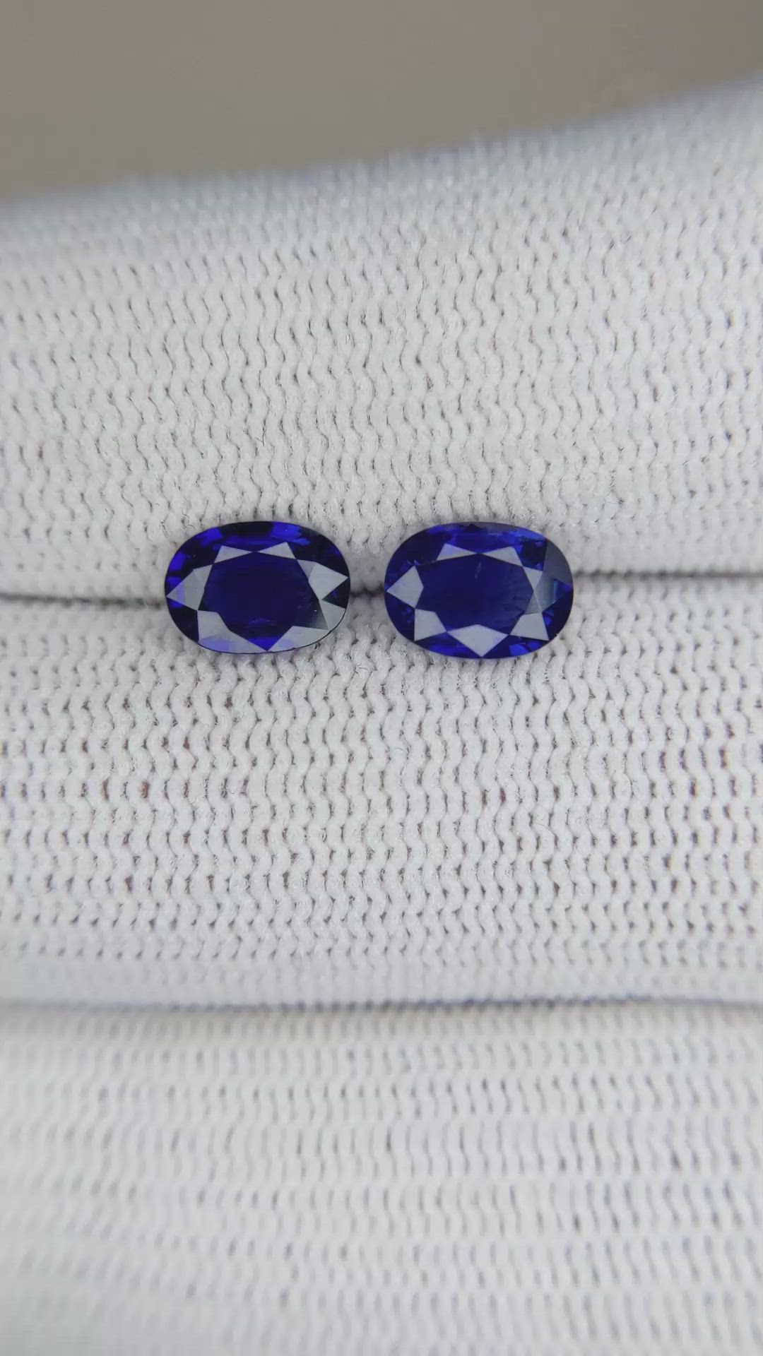 2.02&nbsp;Ct.Tw.Total Carat Weight Blue Sapphire Pair from Ceylon (Sri Lanka) Size Video